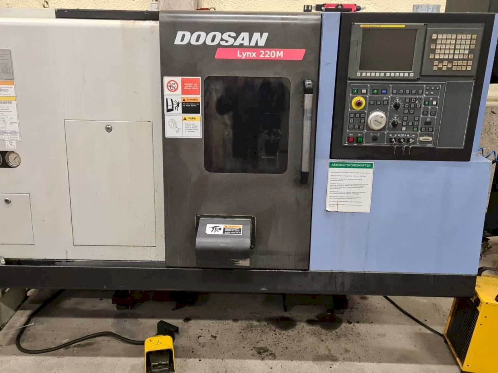 Masina Doosan Lynx 220MA + bar feeder LNS Express   eestvaade