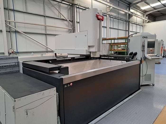 Masina ONA QX8 B1 L   eestvaade