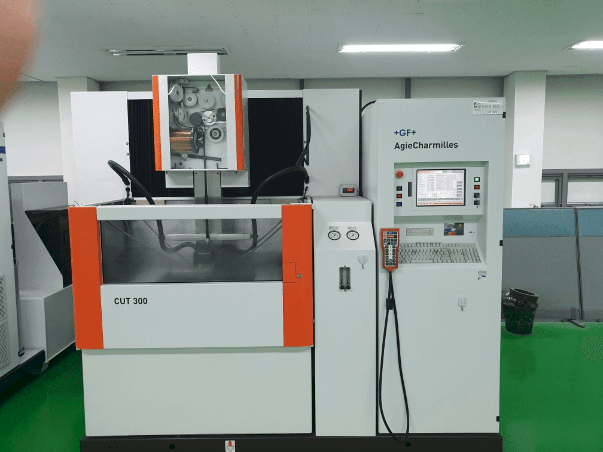 Masina AGIE CUT 300   eestvaade