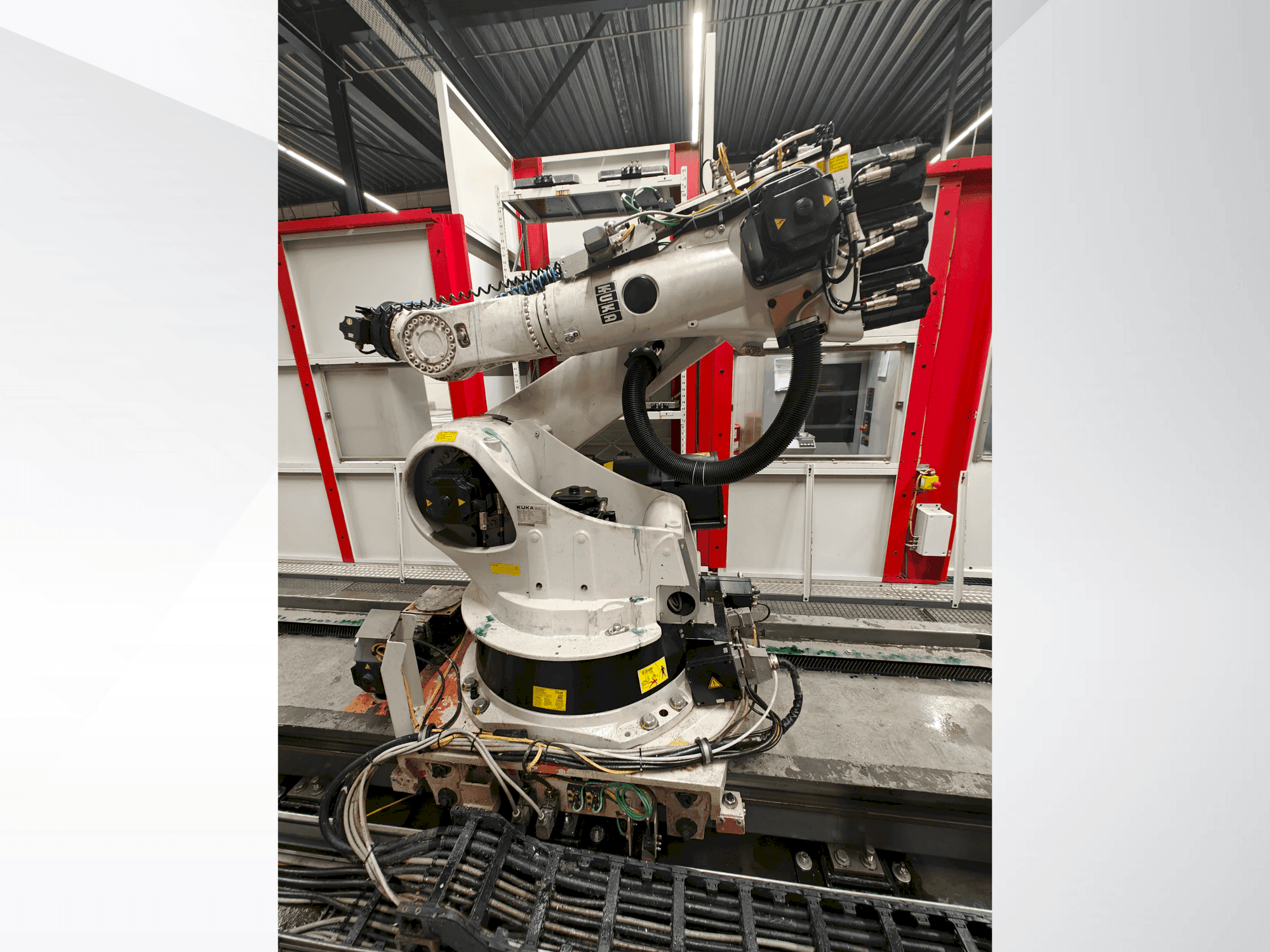 Masina KUKA KR 270-2   eestvaade