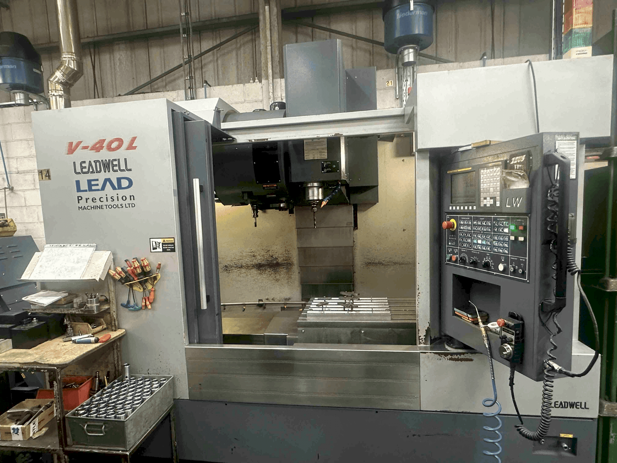 Masina Leadwell V-40L   eestvaade