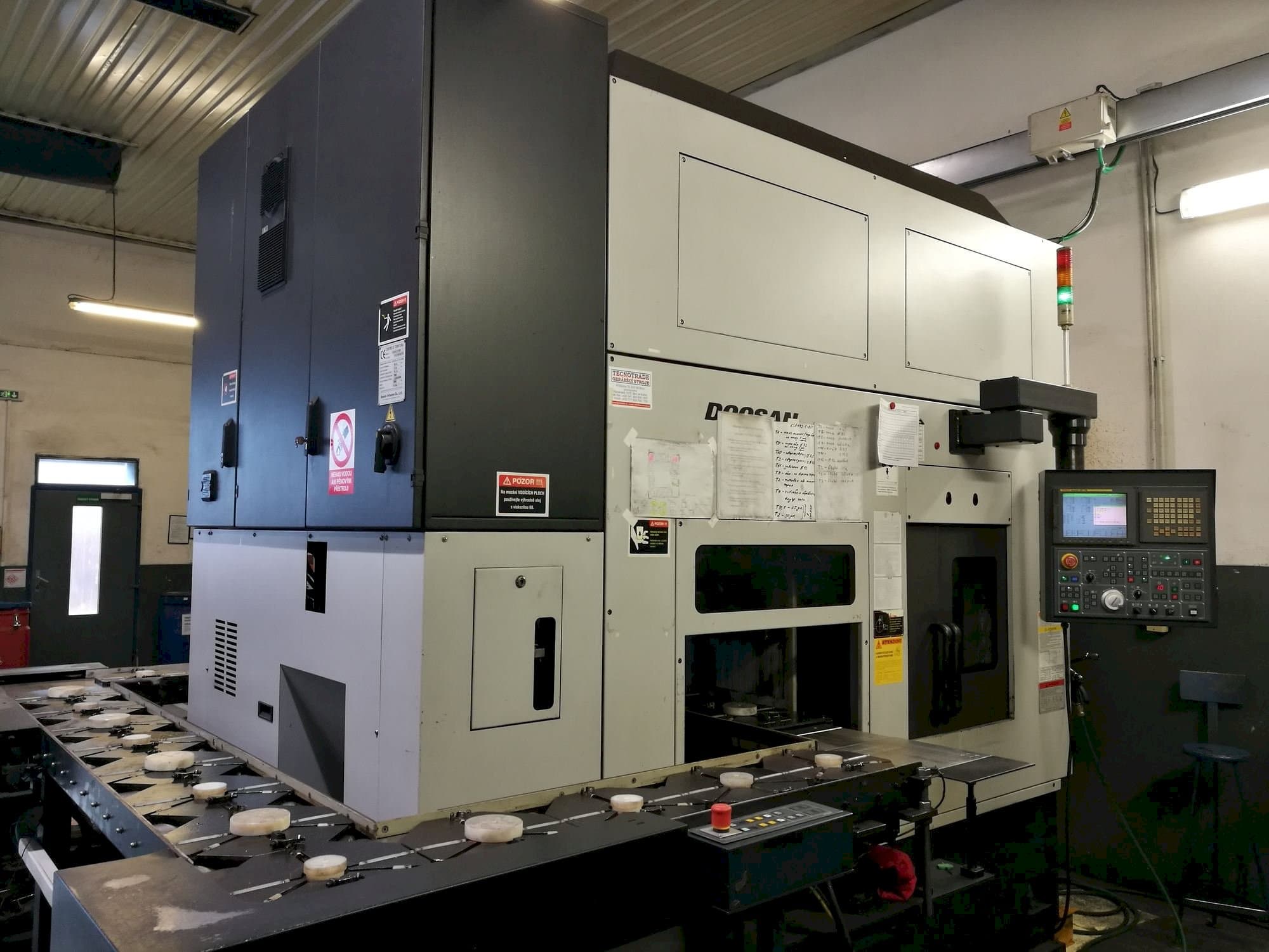 Masina Doosan Puma Inverturn 3000M   eestvaade