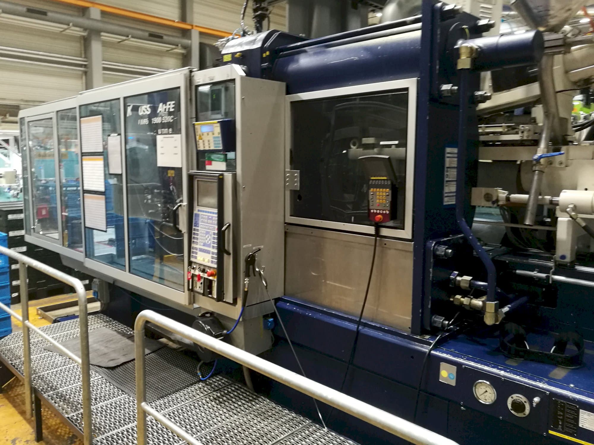 Masinavaade Krauss Maffei 650-1900-520 CZ paremalt