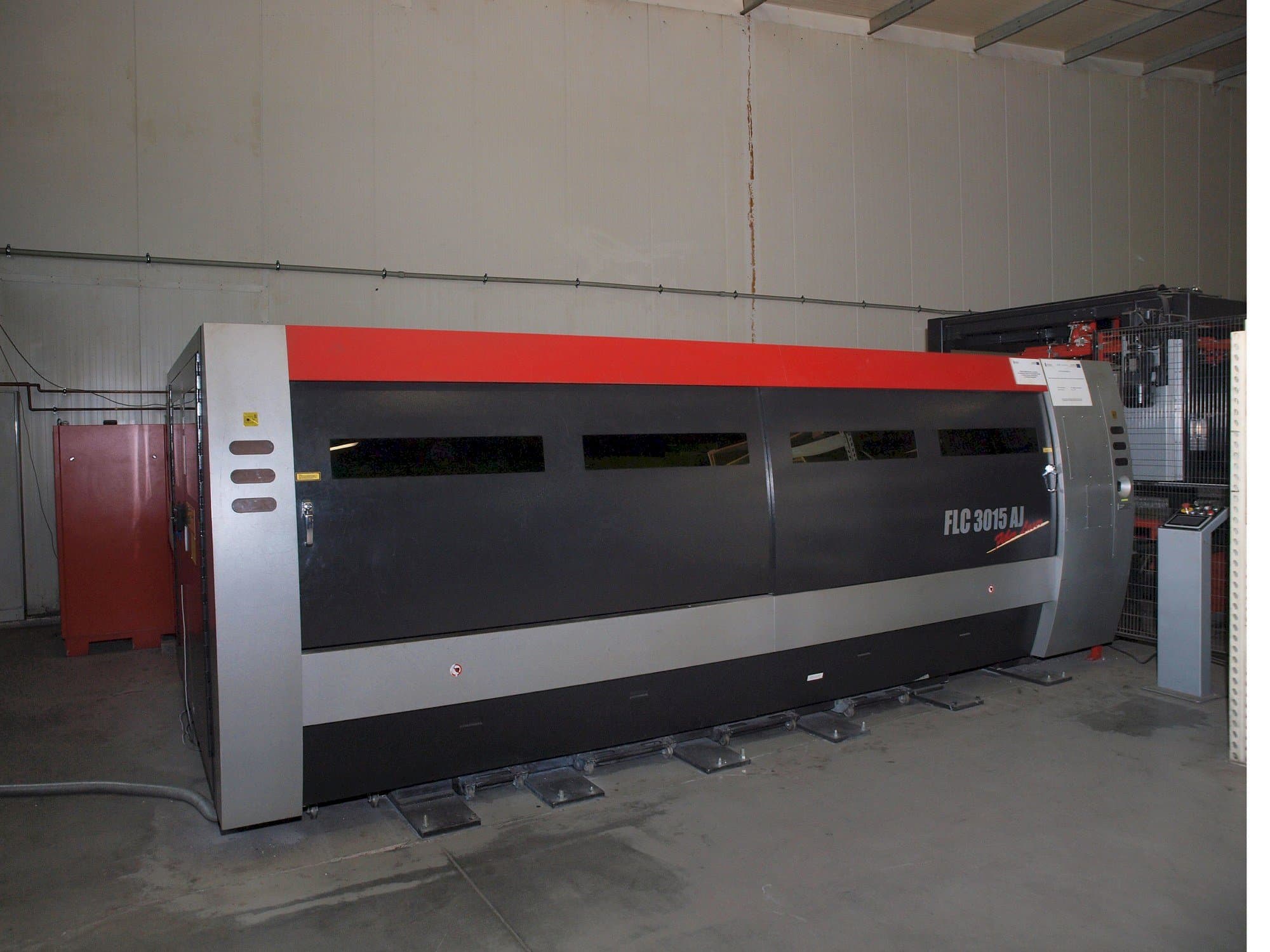 Masina AMADA LC-3015 AJ 2kW Fiber laser   eestvaade
