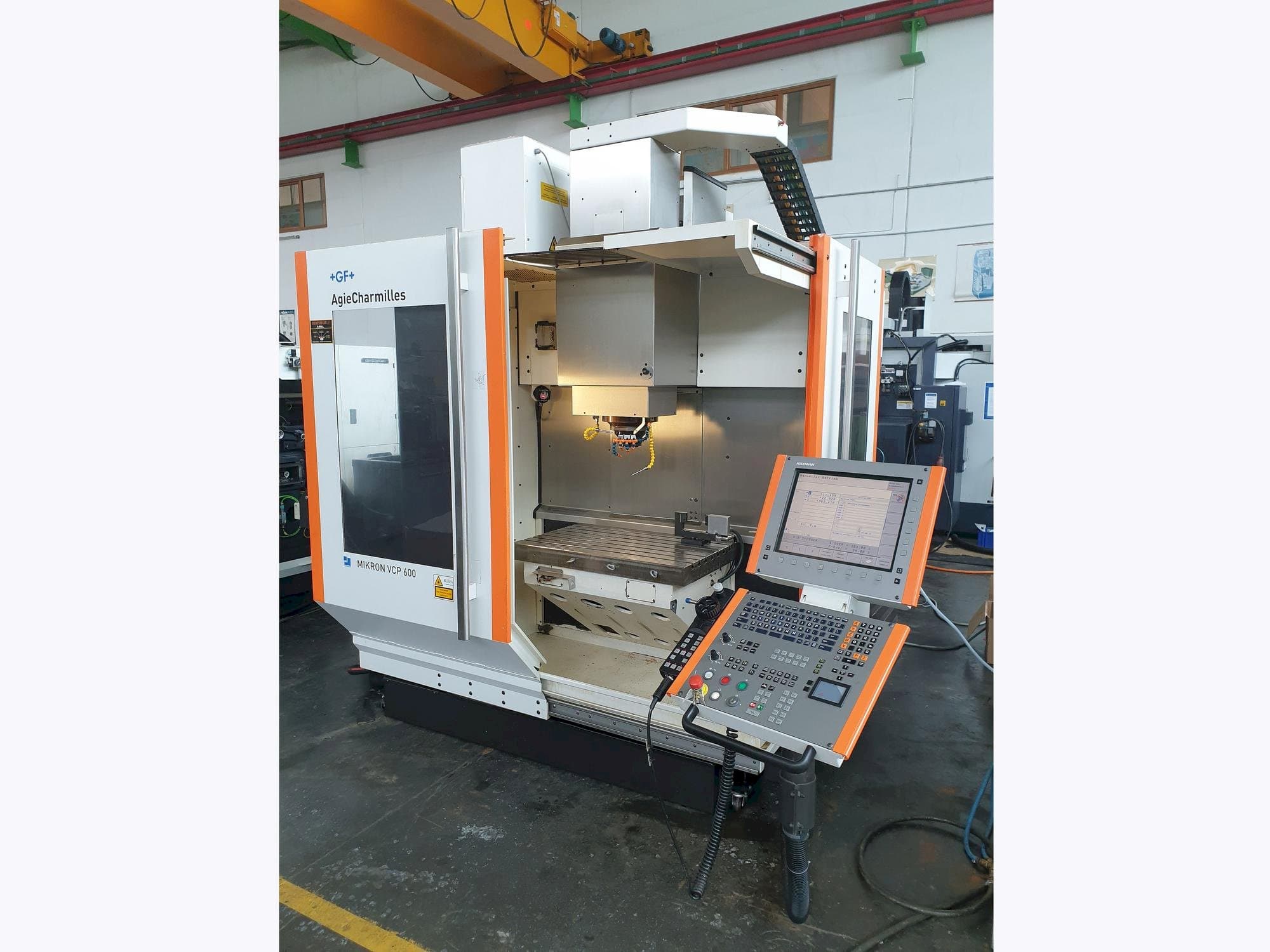 Masina MIKRON VCP 600 eestvaade