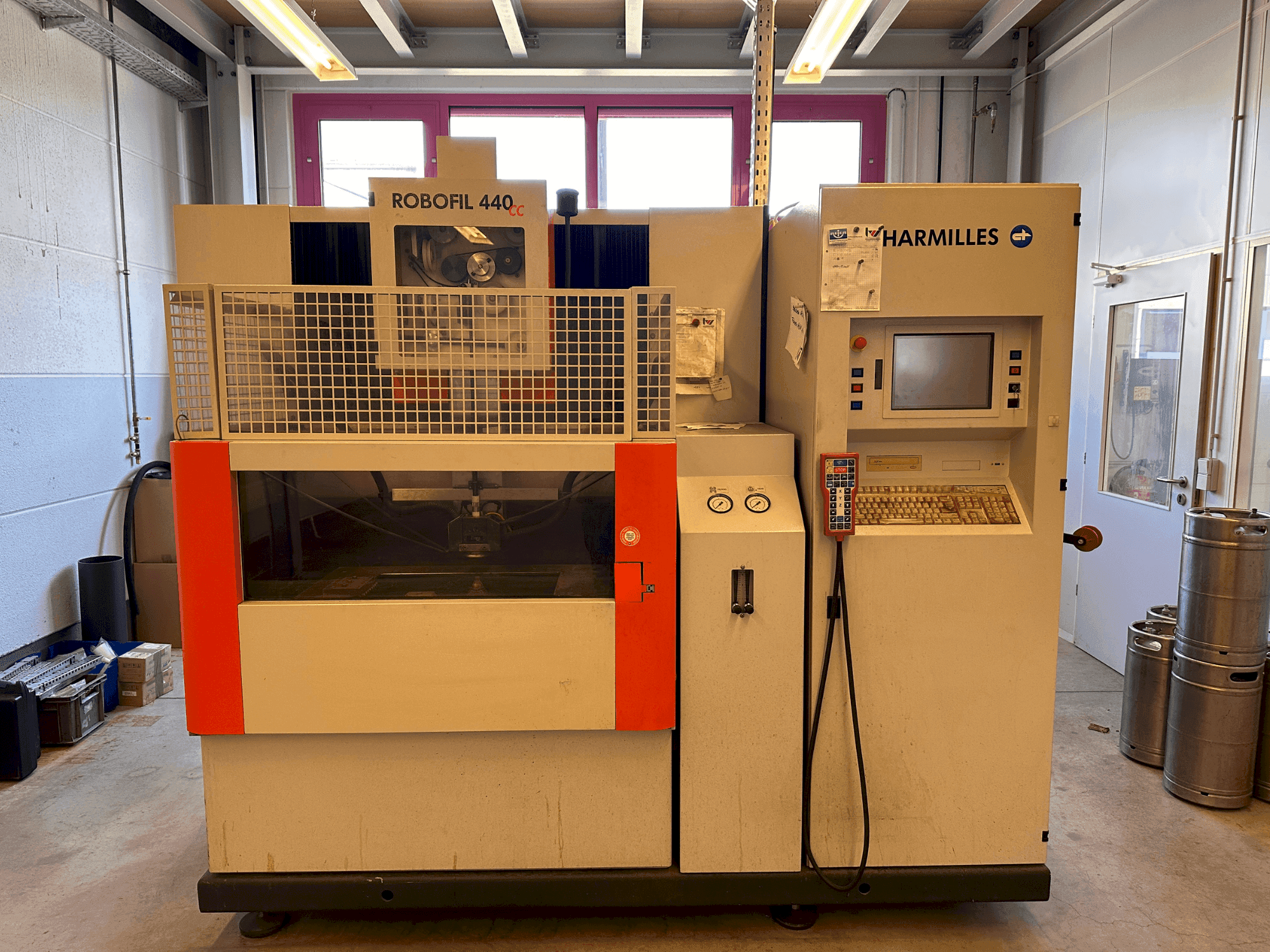 Masina CHARMILLES Robofil 440 CC   eestvaade