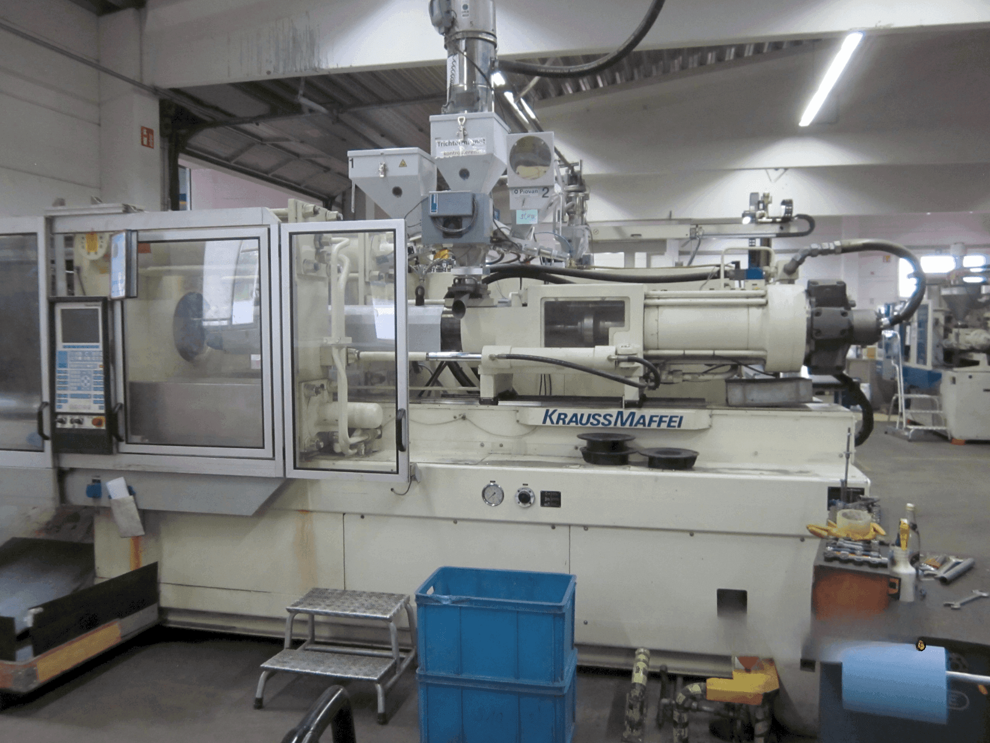 Masina Krauss Maffei 350-1900 C1   eestvaade