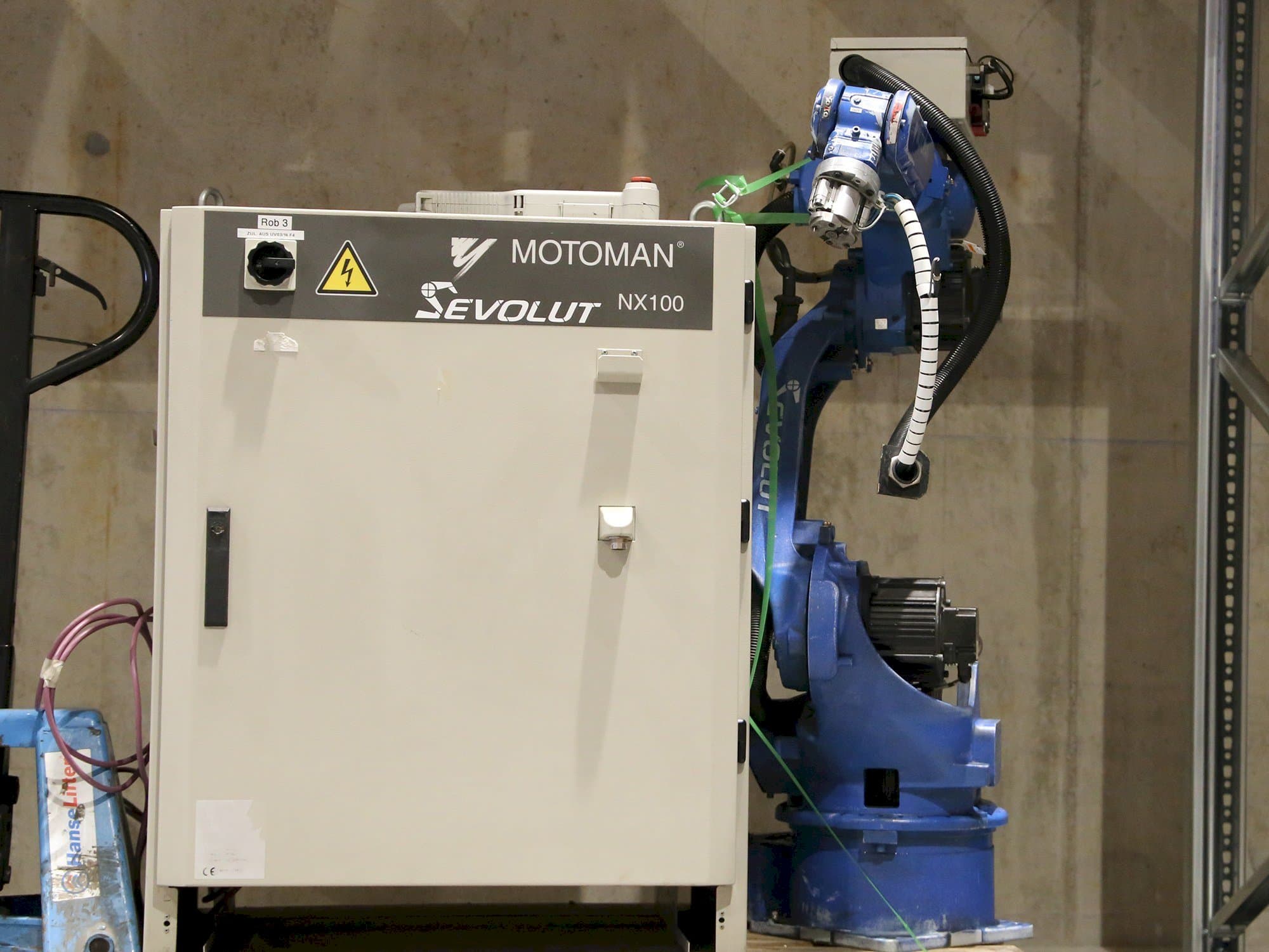 Masina Yaskawa Motoman HP6 eestvaade