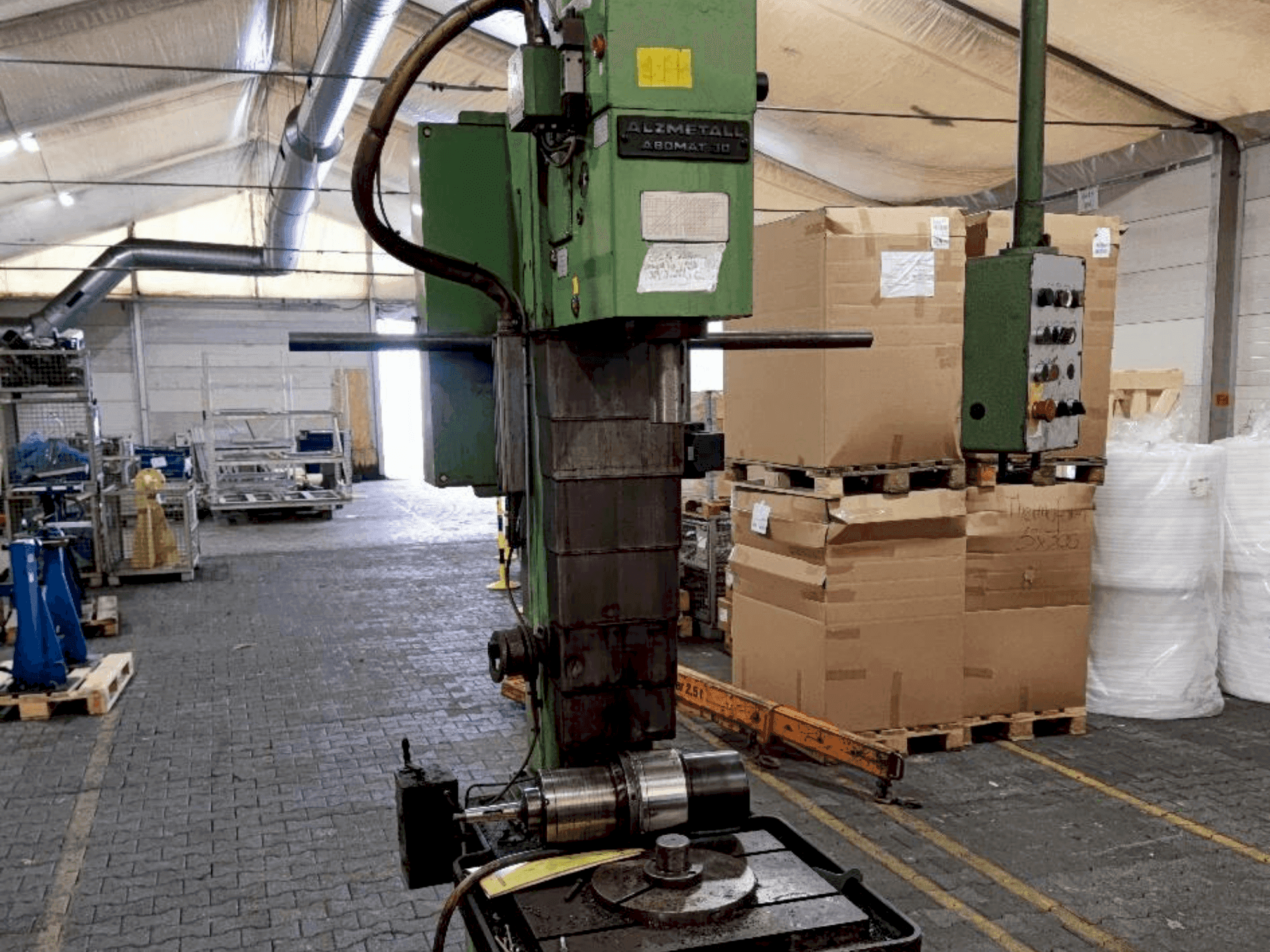 Masina Alzmetall Abomat 30   eestvaade