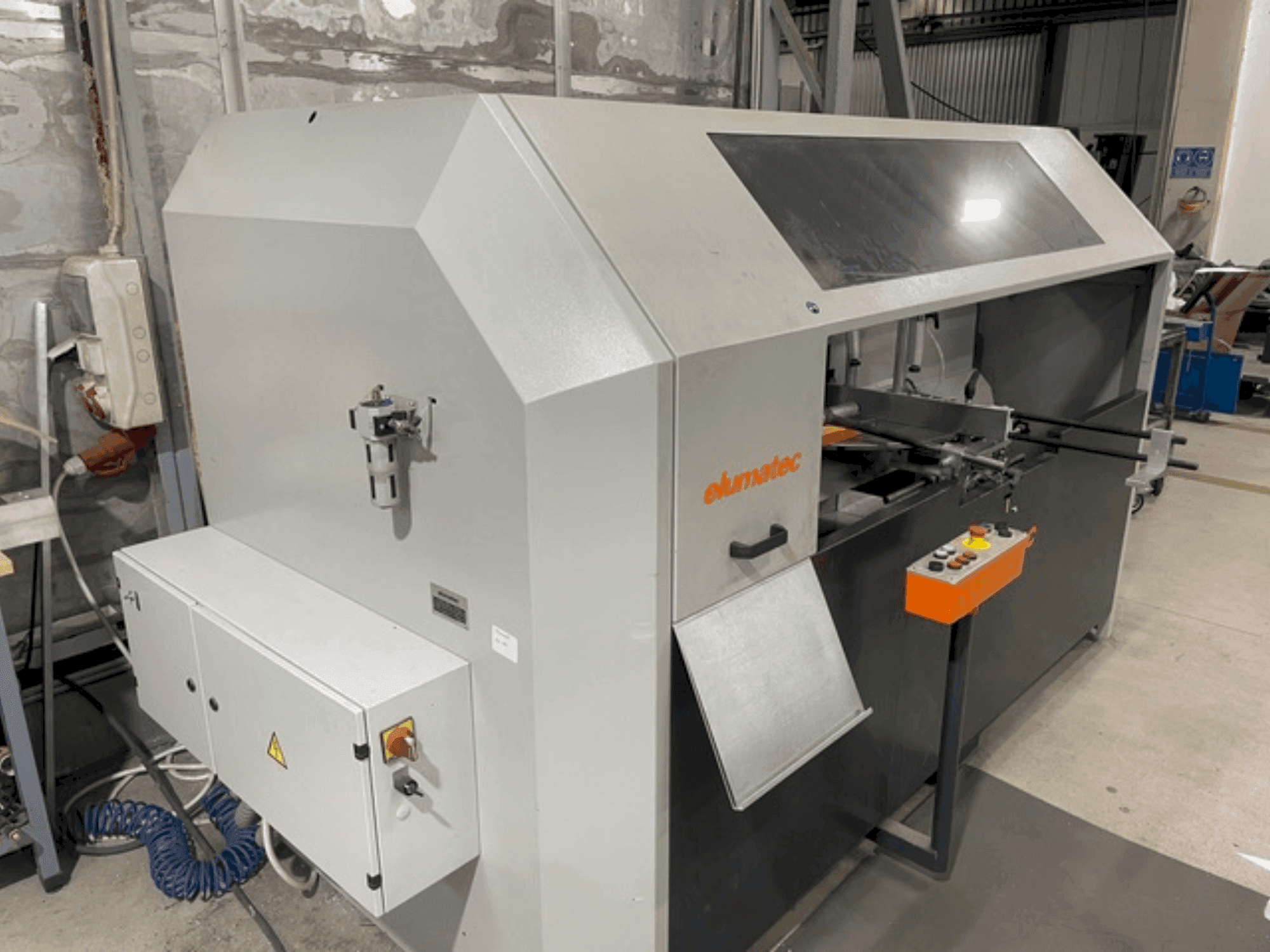 Masina Elumatec AKS134/64   eestvaade