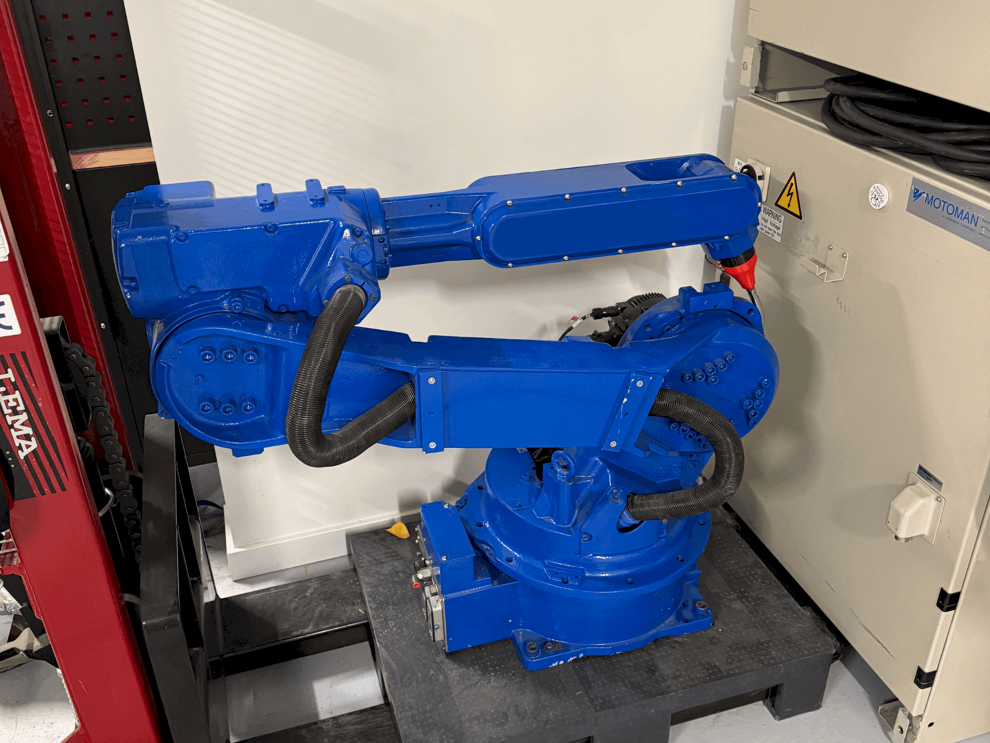 Masina Yaskawa Motoman YR HP 20D   eestvaade