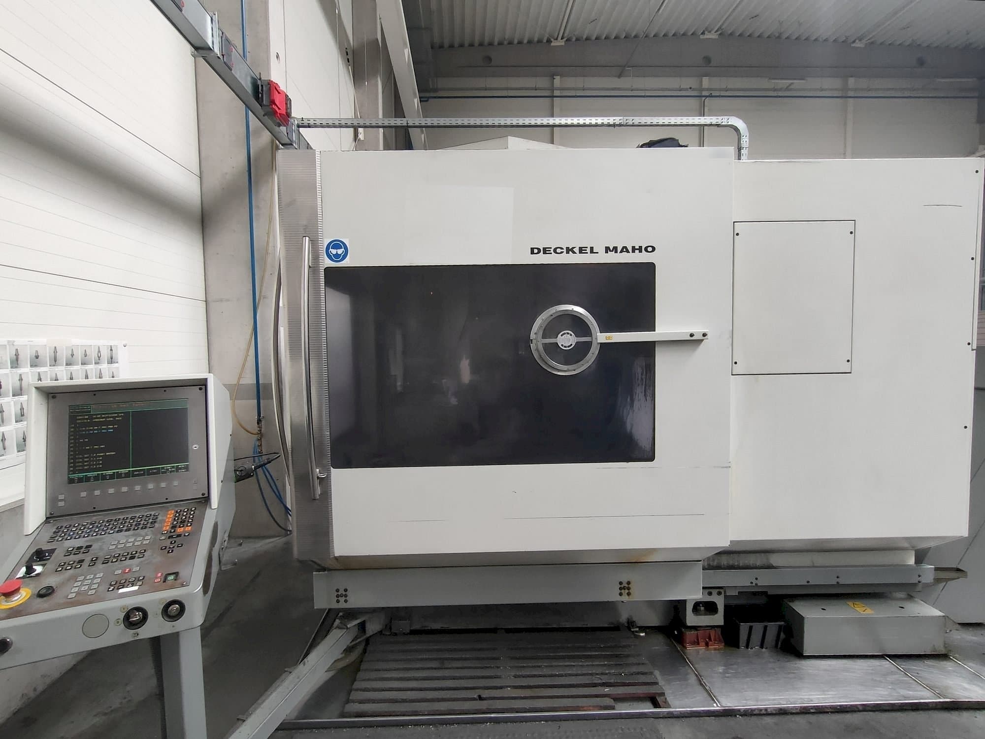 Masina DECKEL MAHO DMU 60P   eestvaade