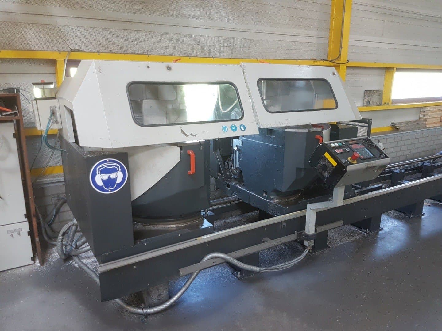 Masina Elumatec DG 244   eestvaade