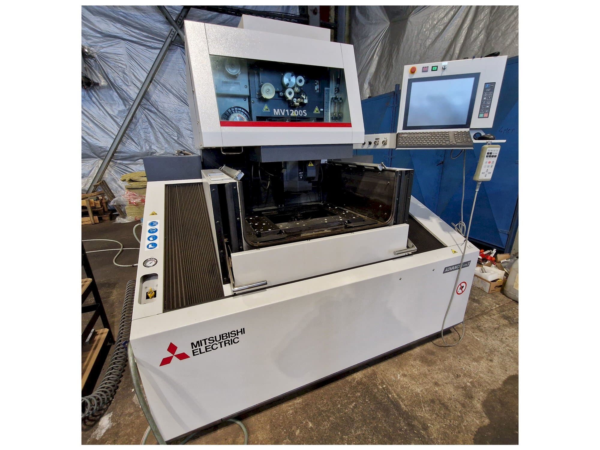 Masina Mitsubishi MV1200S   eestvaade