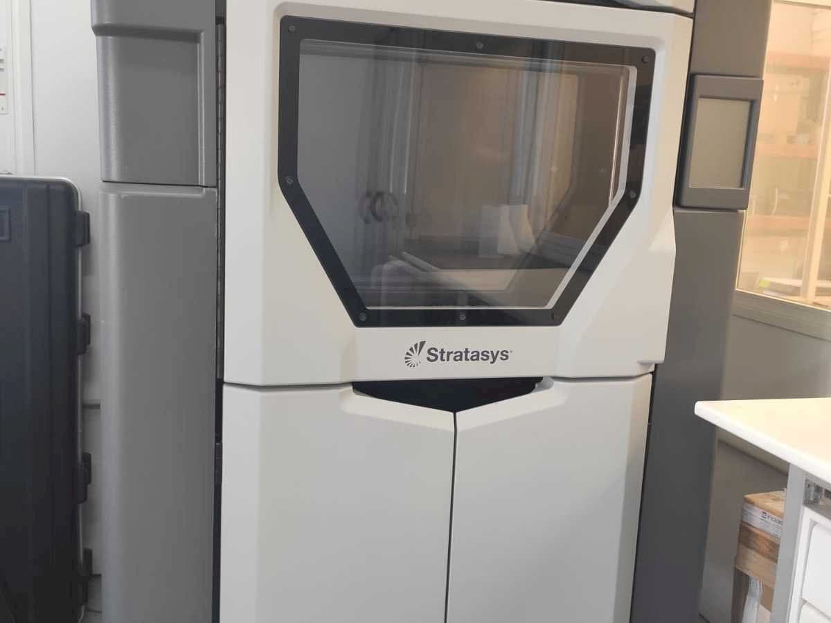 Masina Stratasys Fortus 450MC   eestvaade