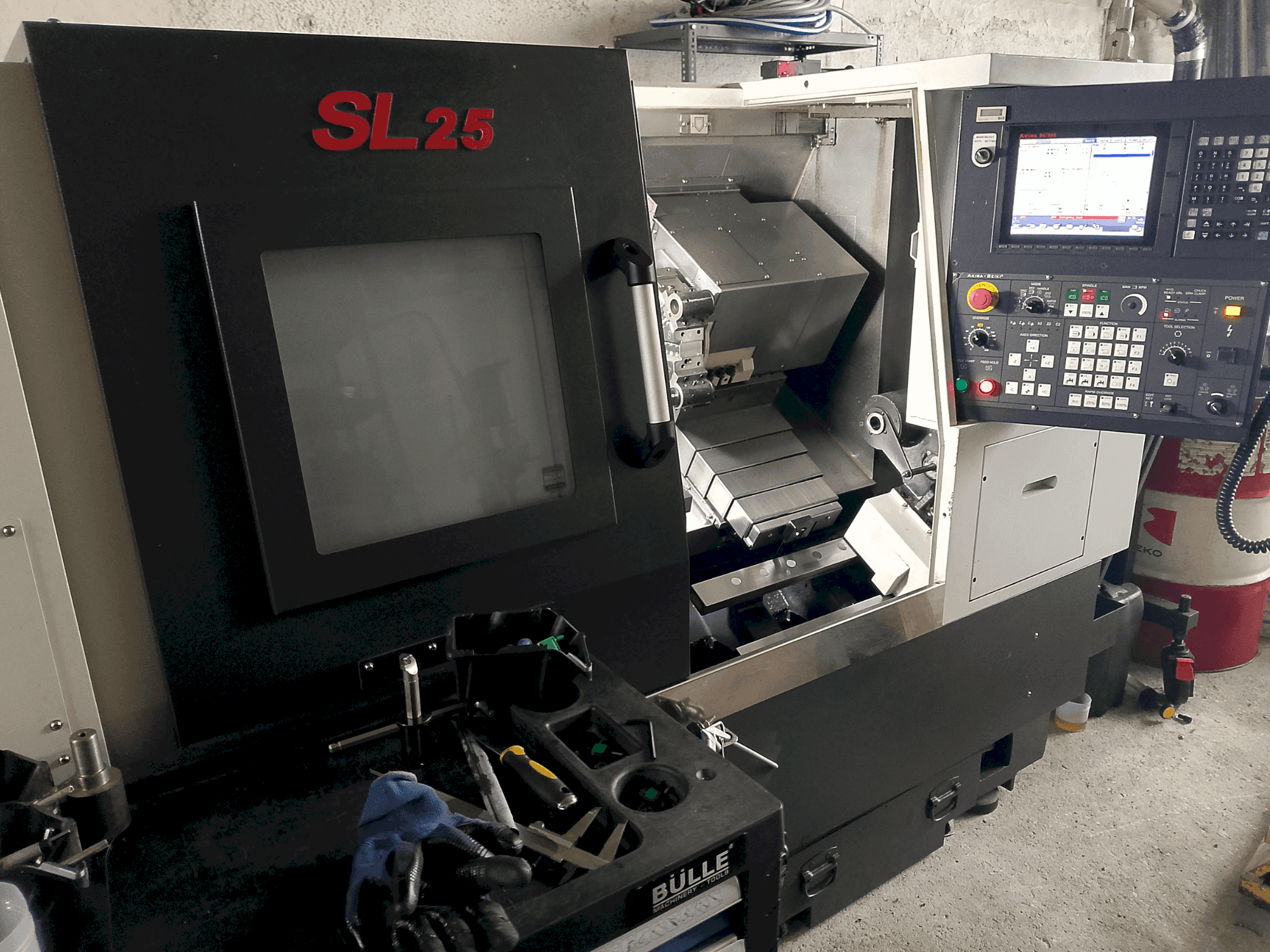 Masina Akira Seiki SL 25   eestvaade