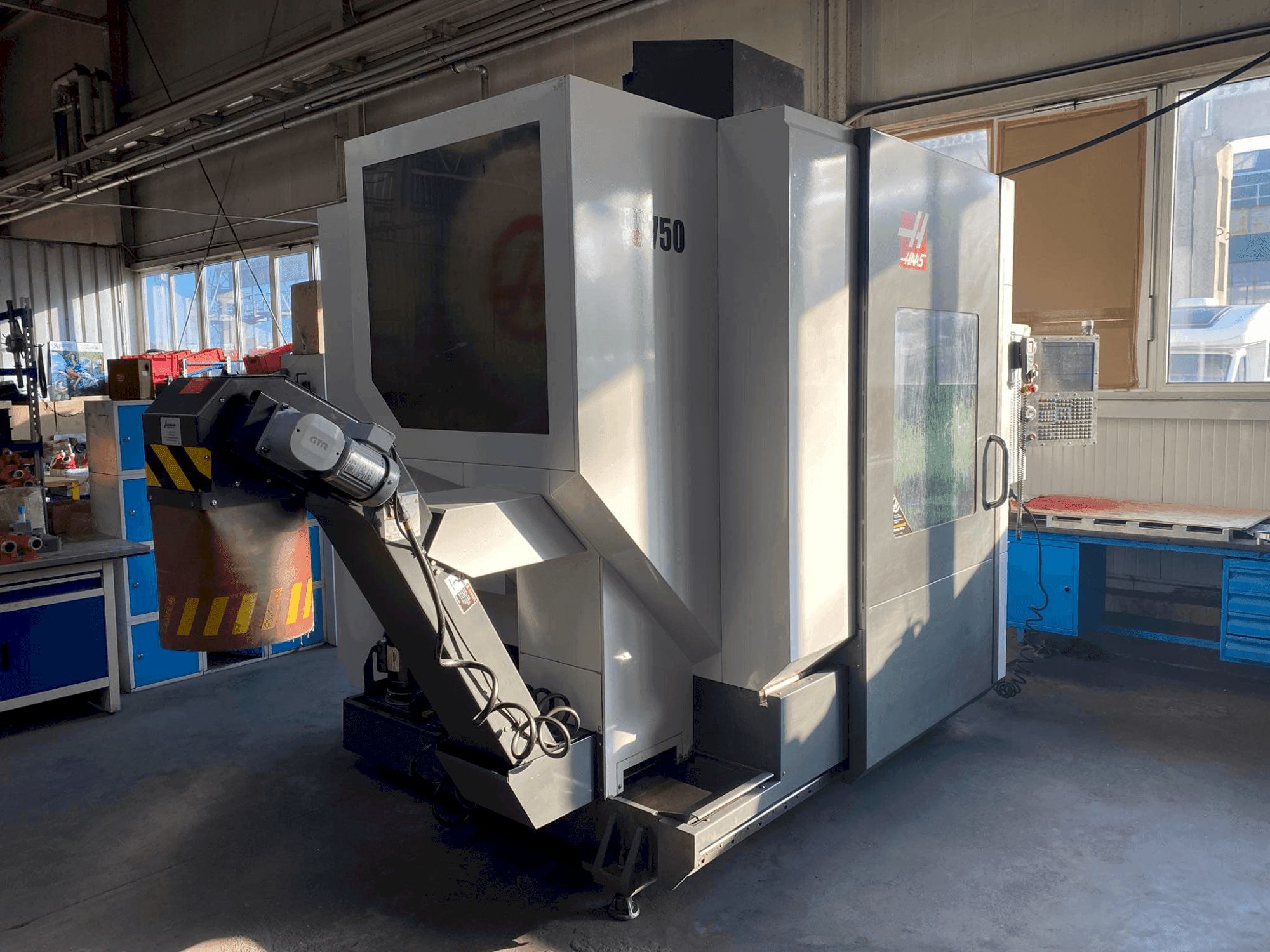 Masina HAAS UMC-750 eestvaade