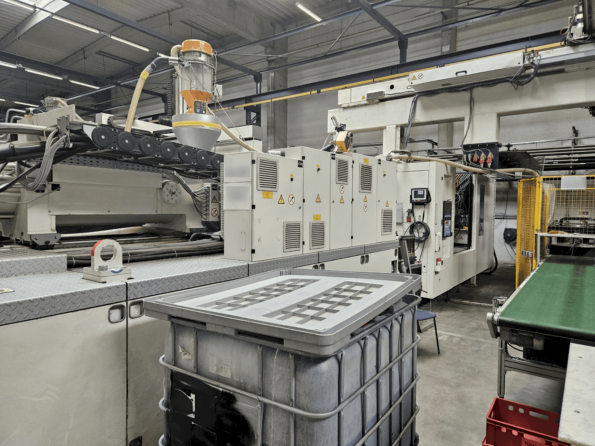 Masina Krauss Maffei 850-12000 MX   eestvaade