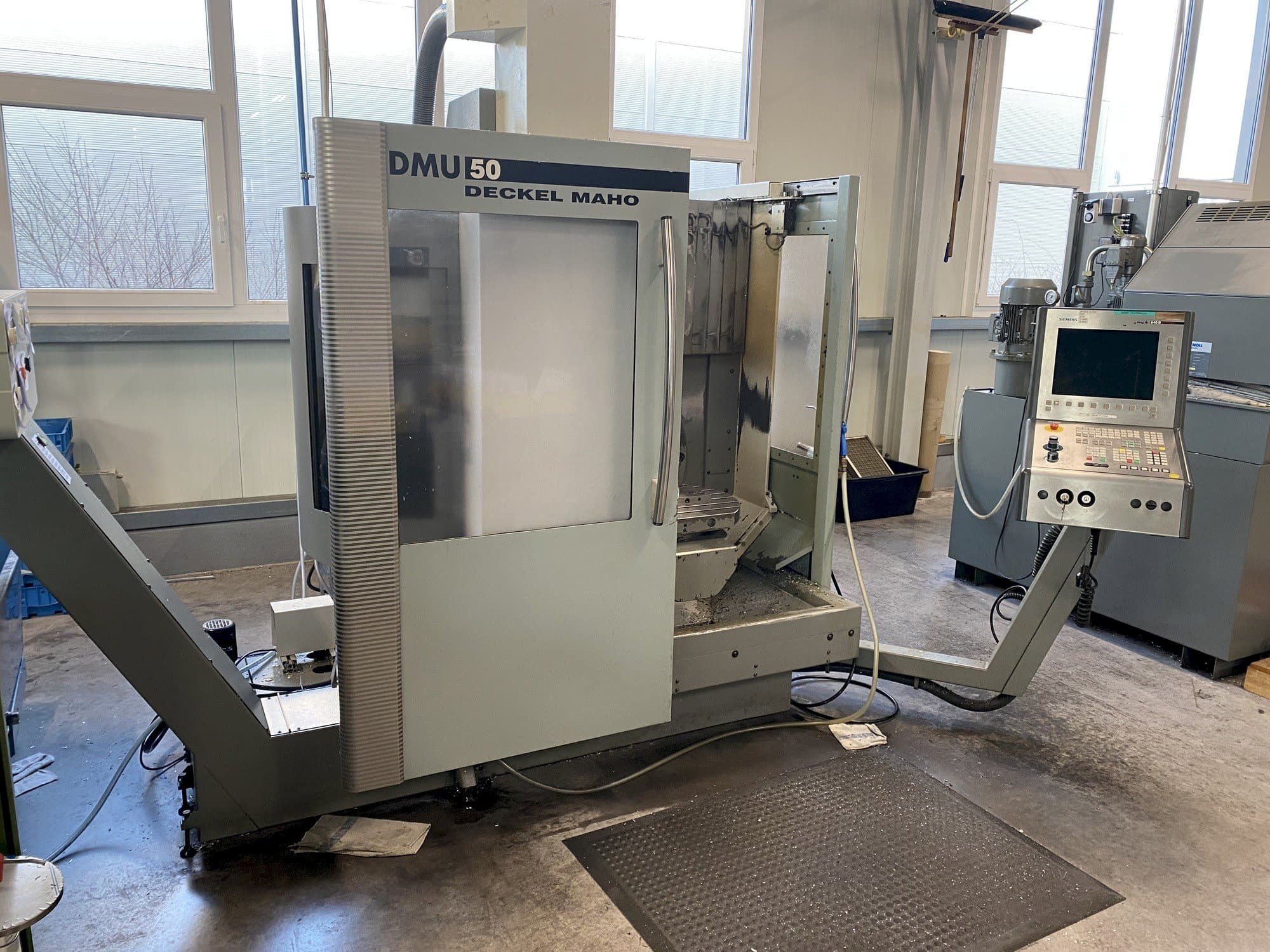 Masina DECKEL MAHO DMU 50   eestvaade