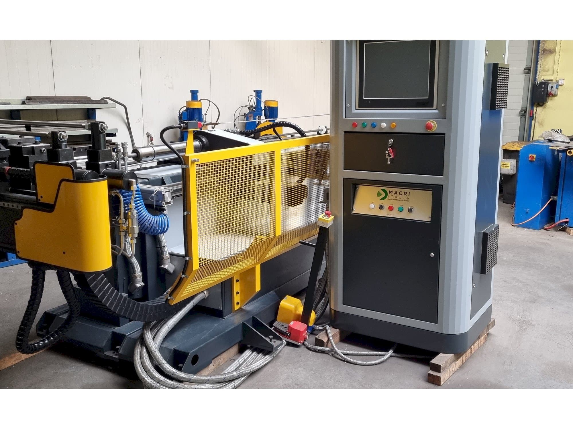 Masina MACRI ITALIA PROVAR 6-45 U-D   eestvaade