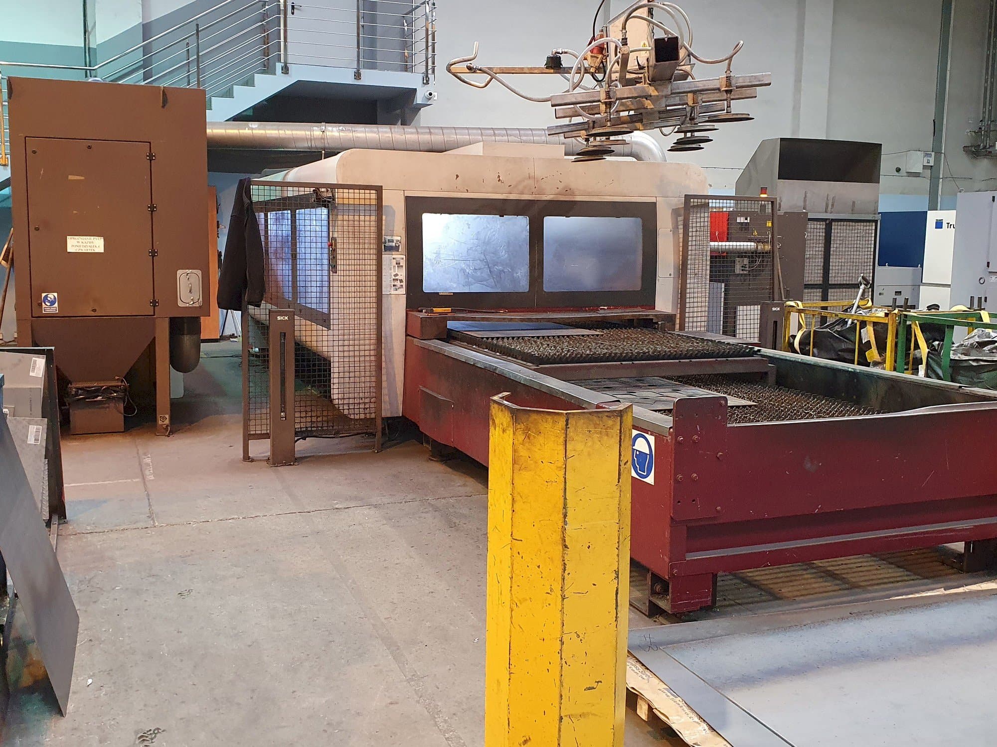 Masina Bystronic BySprint Pro 3015   vasaku külje vaade