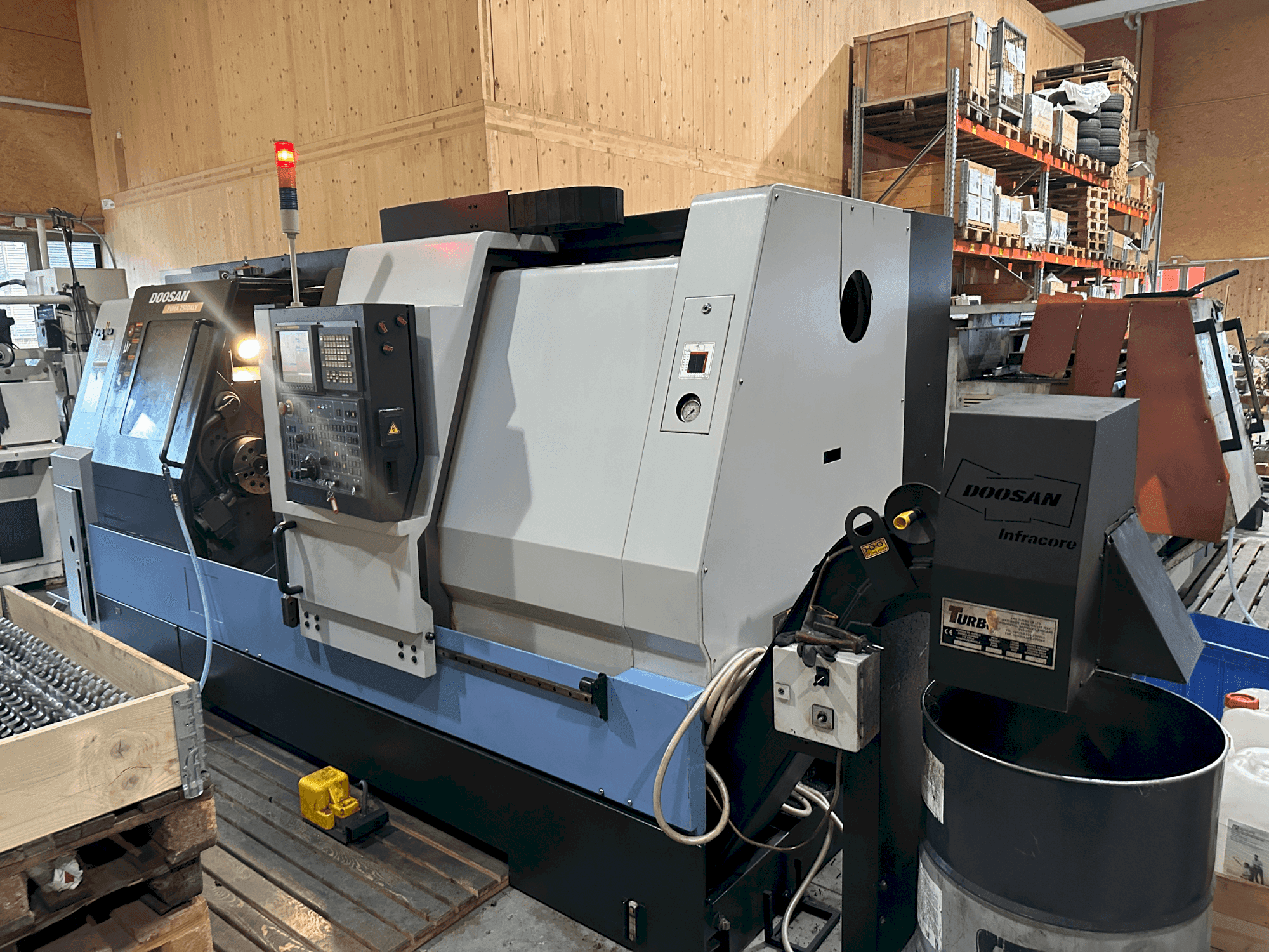 Masina DOOSAN Puma 2500XLY   eestvaade