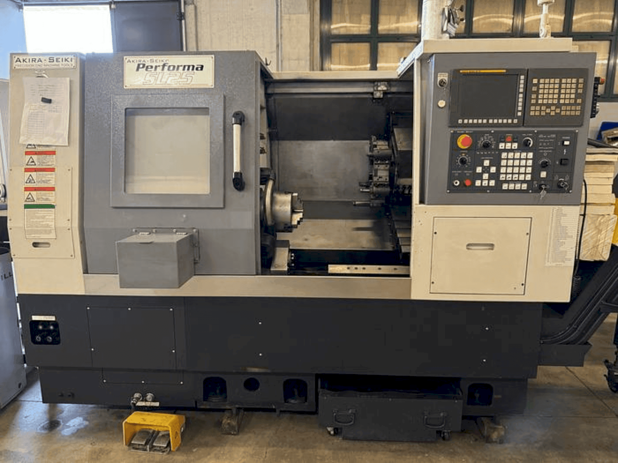 Masina Akira Seiki Performa SL25   eestvaade