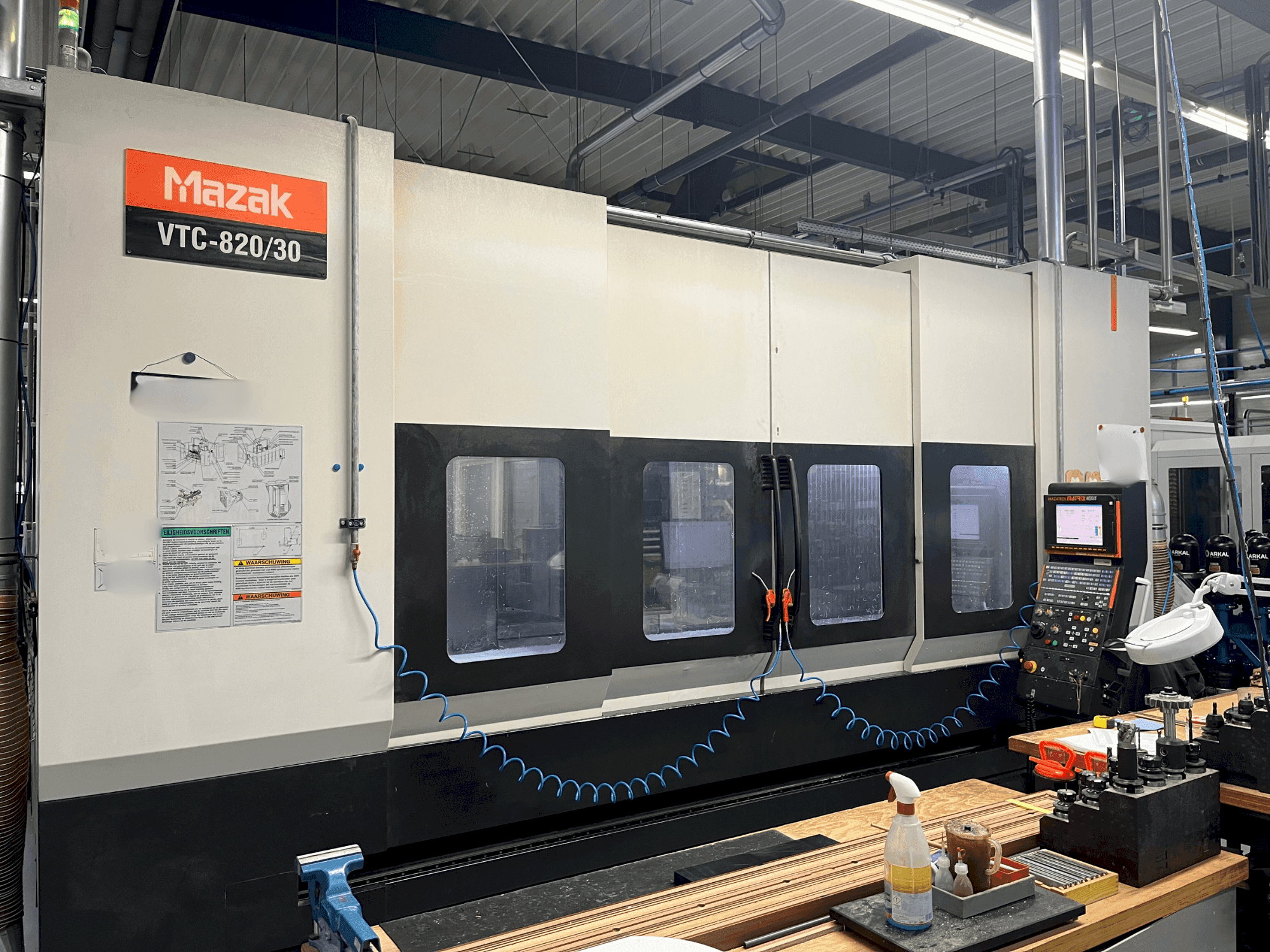 Masina Mazak VTC-820/30   eestvaade