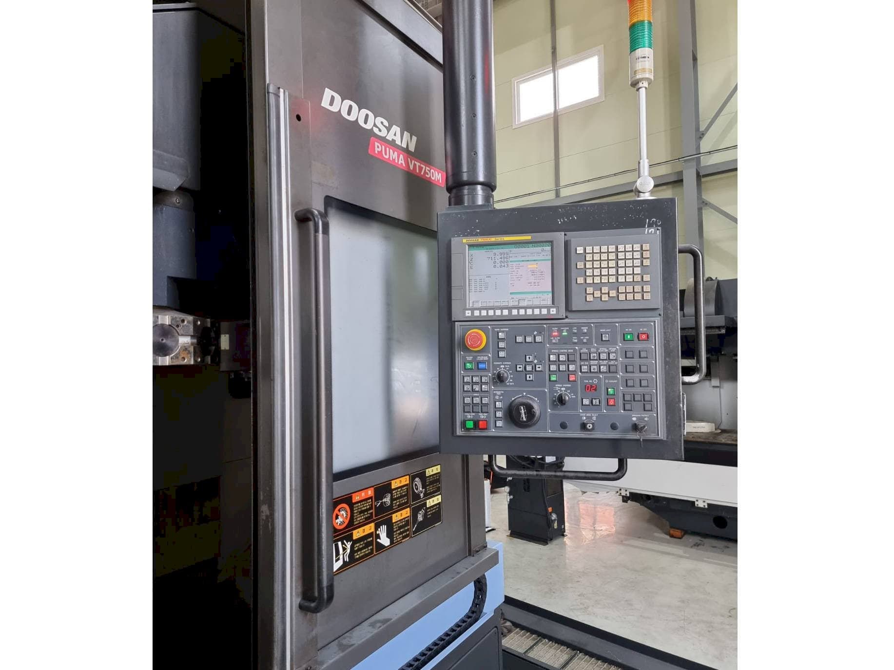 Masina Doosan Puma VT750M   vasaku külje vaade