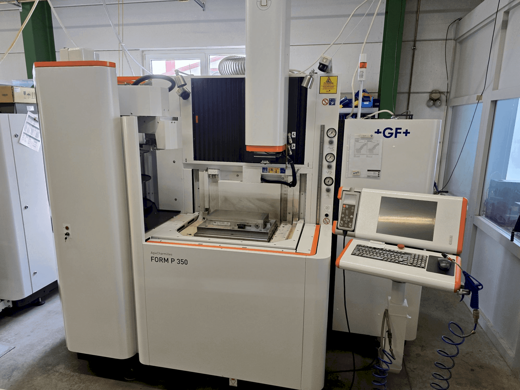 Masina AgieCharmilles FORM P 350   eestvaade