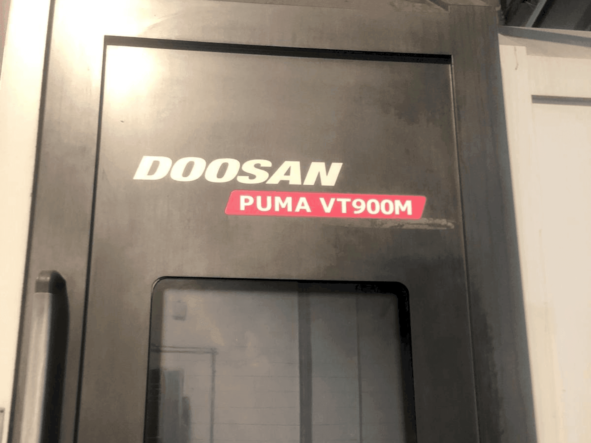 Masina DOOSAN Puma VT900M   eestvaade