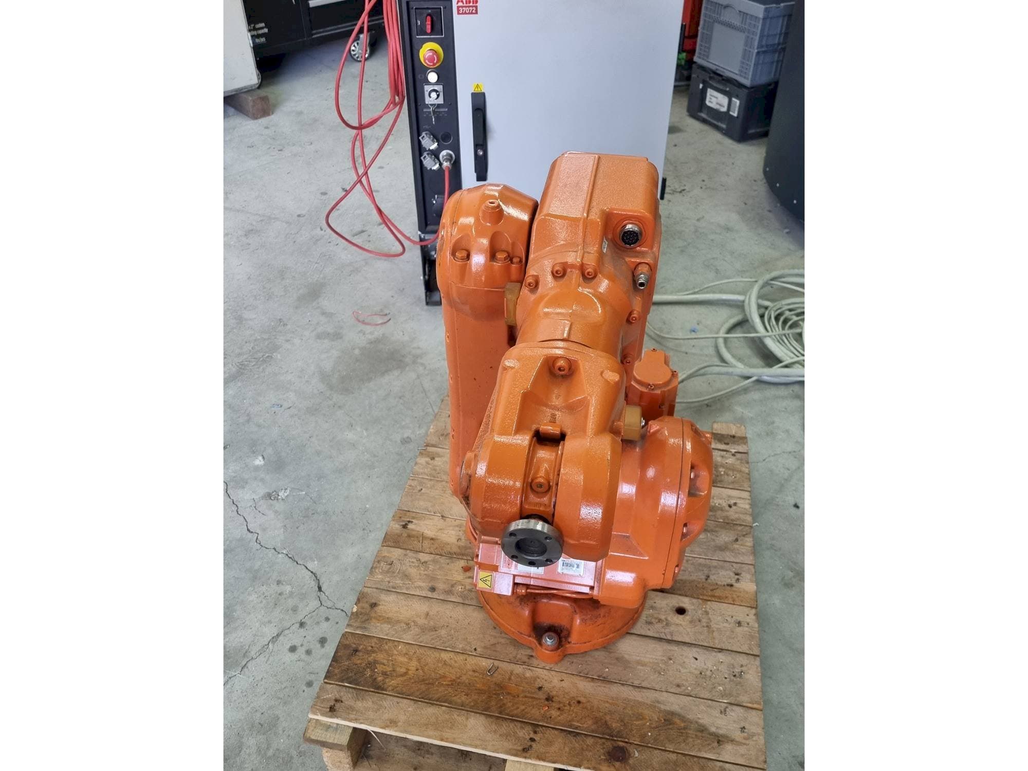 Masina ABB IRB140 - IRC5   eestvaade