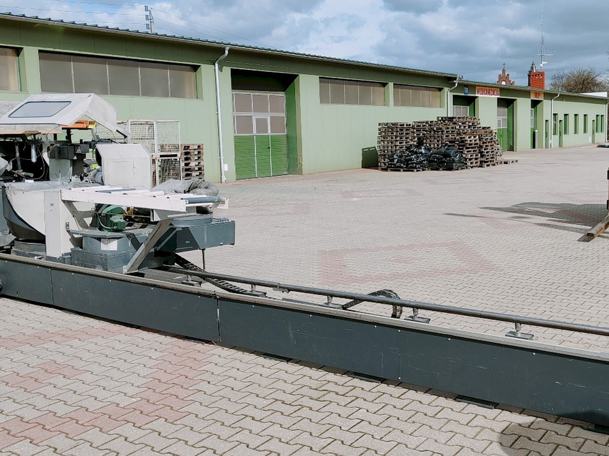 Masina Elumatec DG 244/2   eestvaade