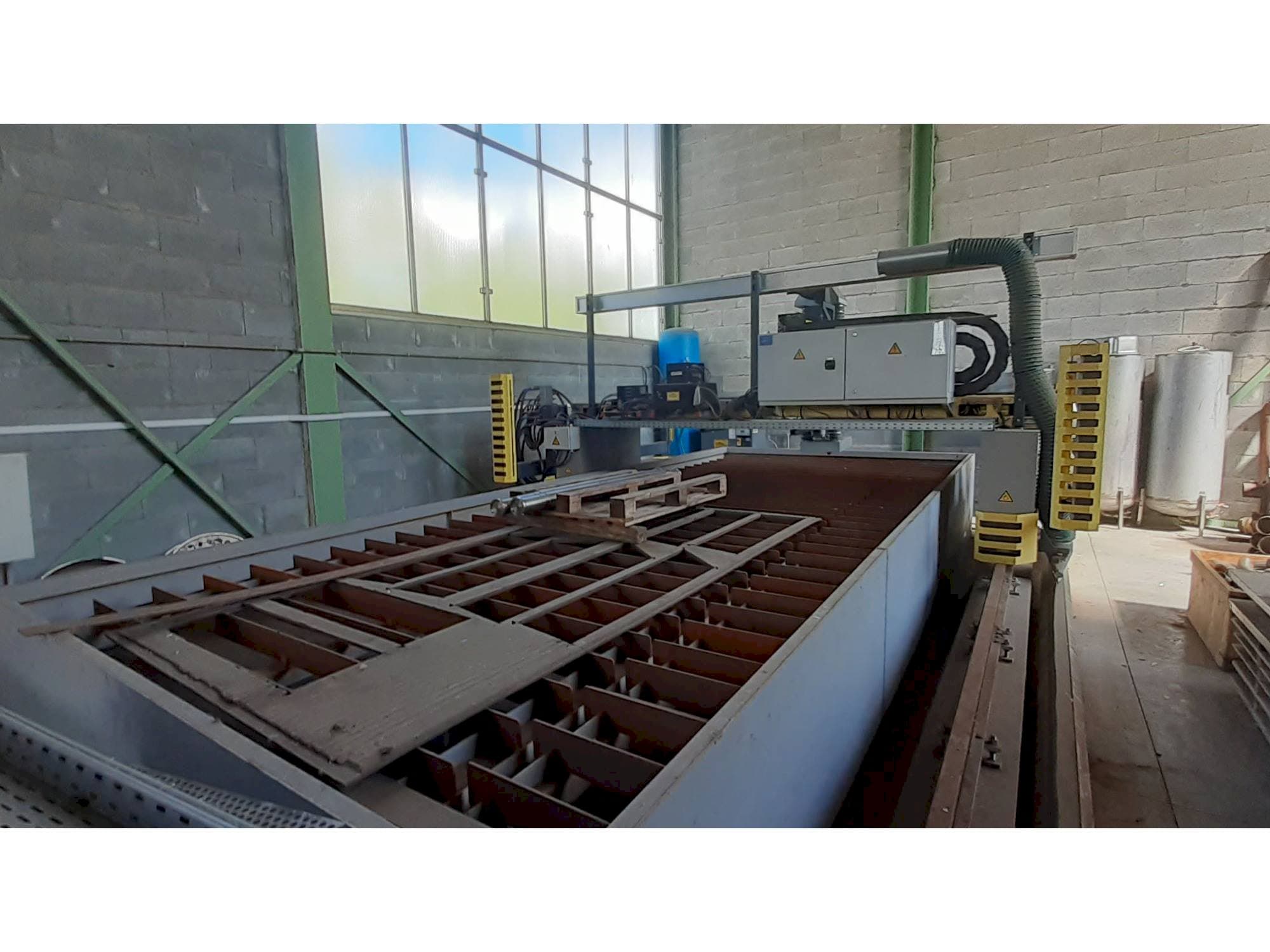 Masina ESAB Suprarex SXE-HD 3500   vasaku külje vaade