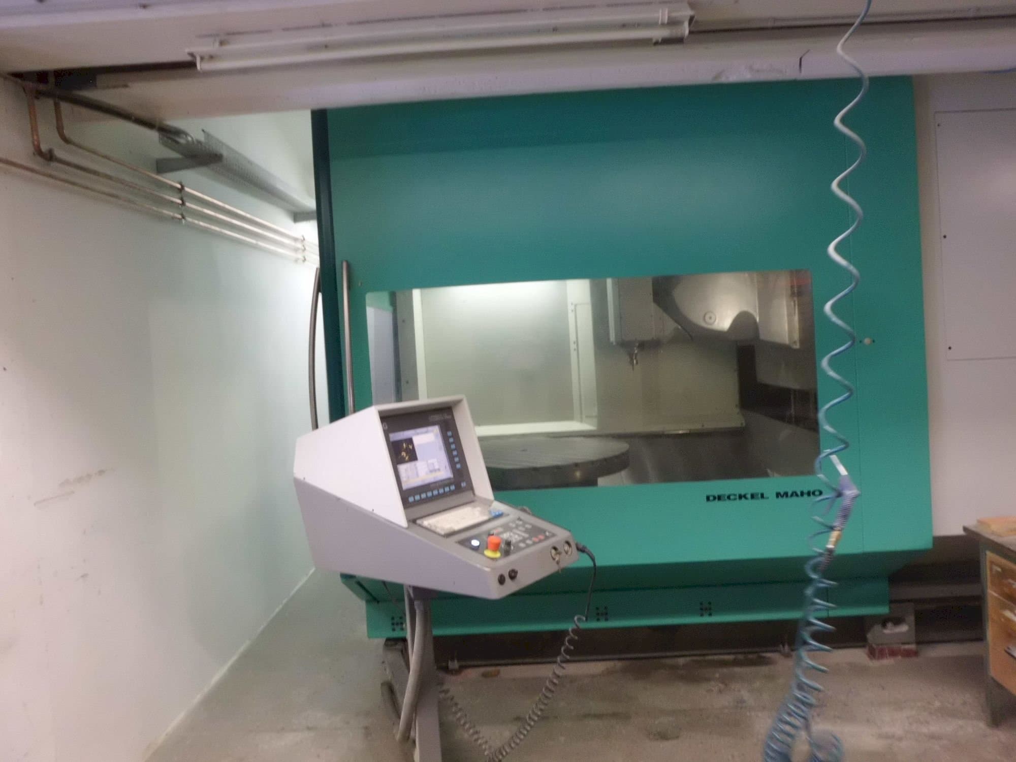 Masina DECKEL MAHO DMU 125 P   eestvaade