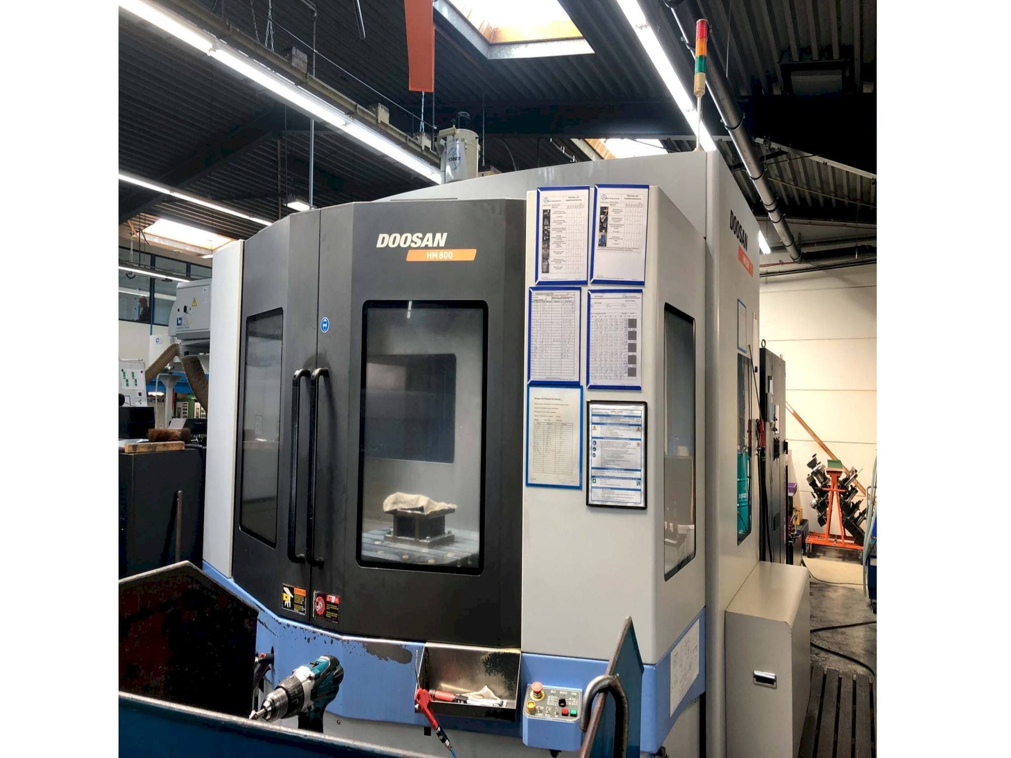 Masina Doosan HM 800 eestvaade