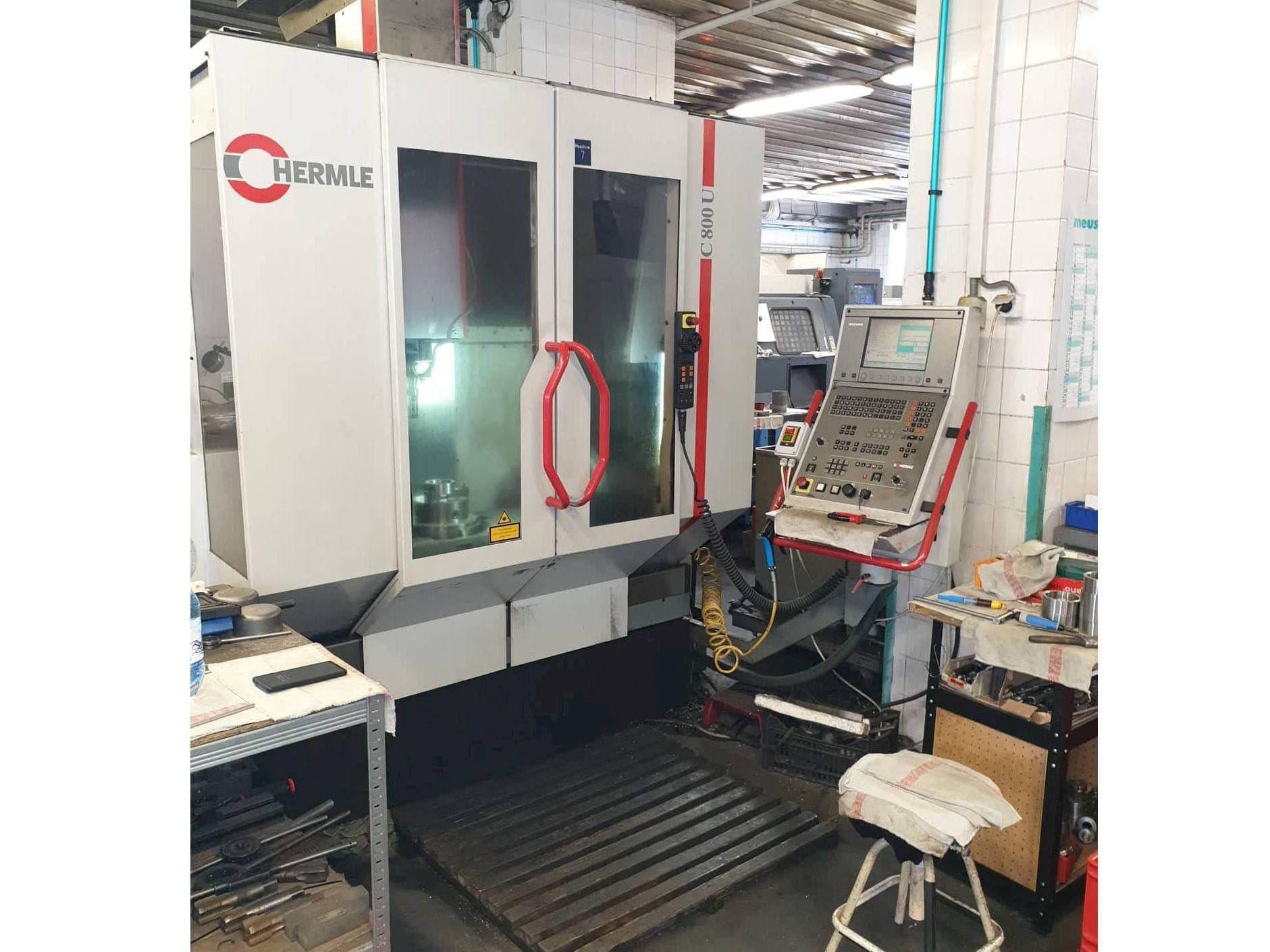 Masina HERMLE C800 U   eestvaade