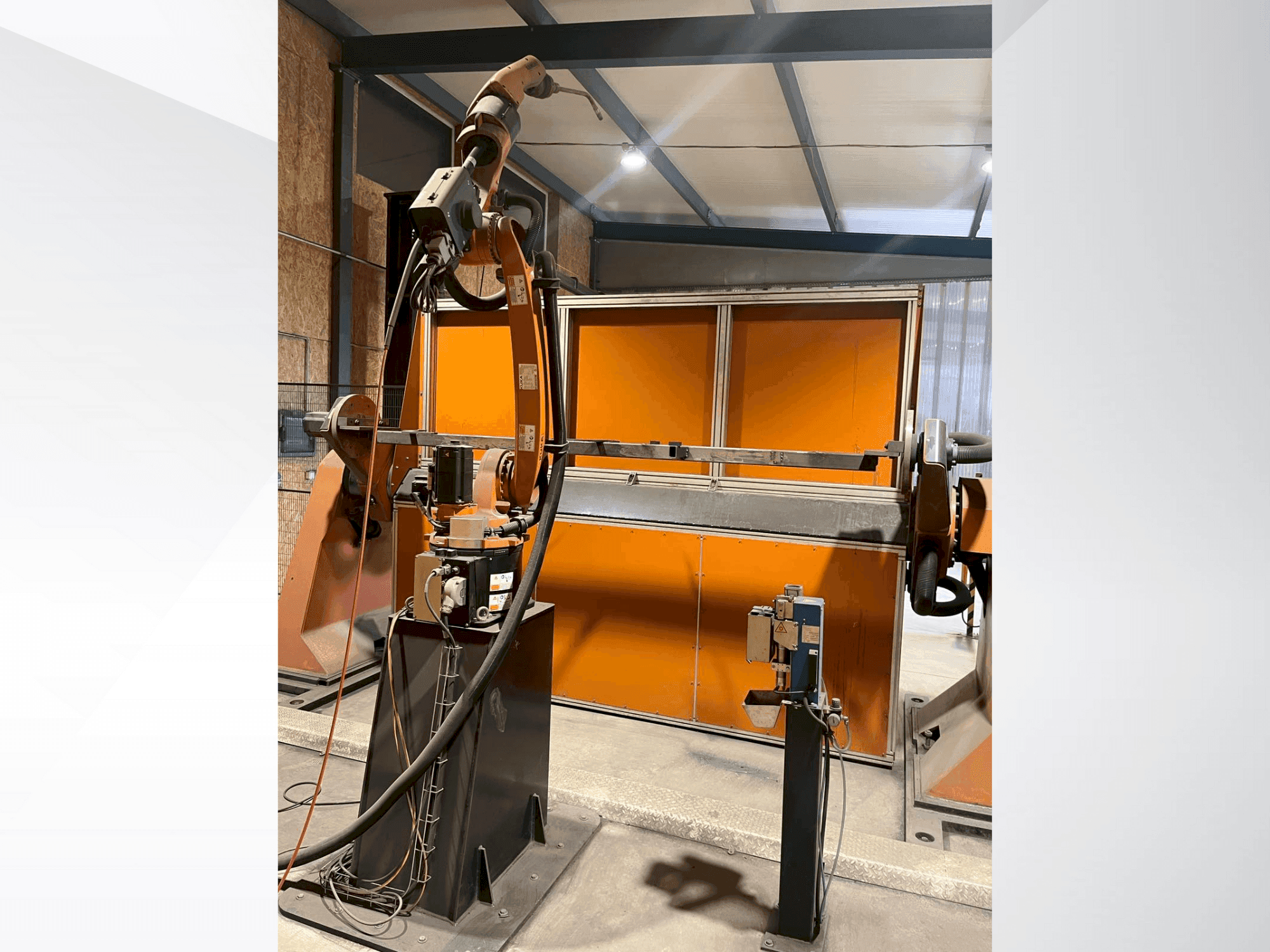 Masina KUKA KR8 R2100-2 arc HW   eestvaade
