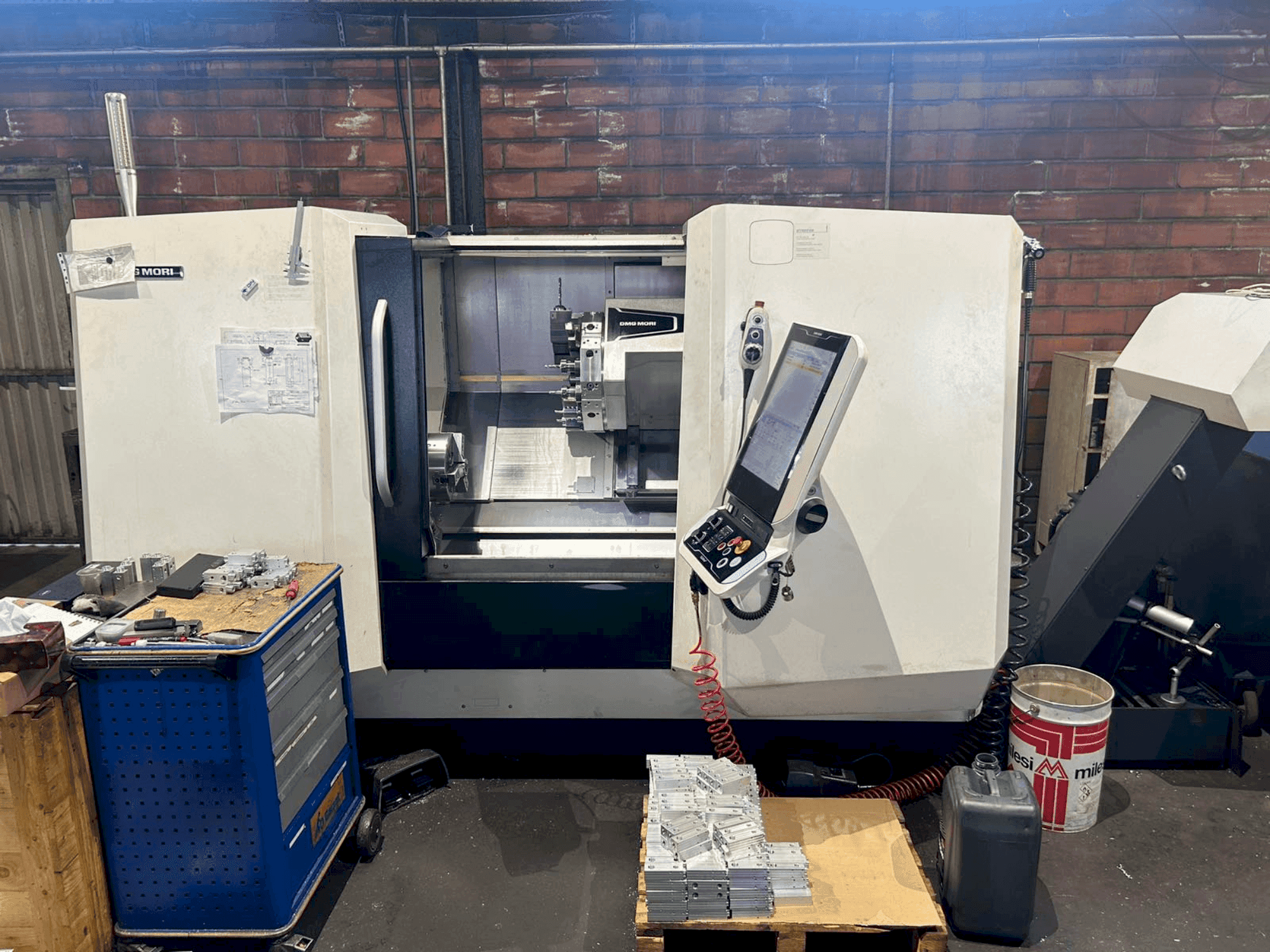 Masina DMG MORI CLX 450 V4   parema külje vaade