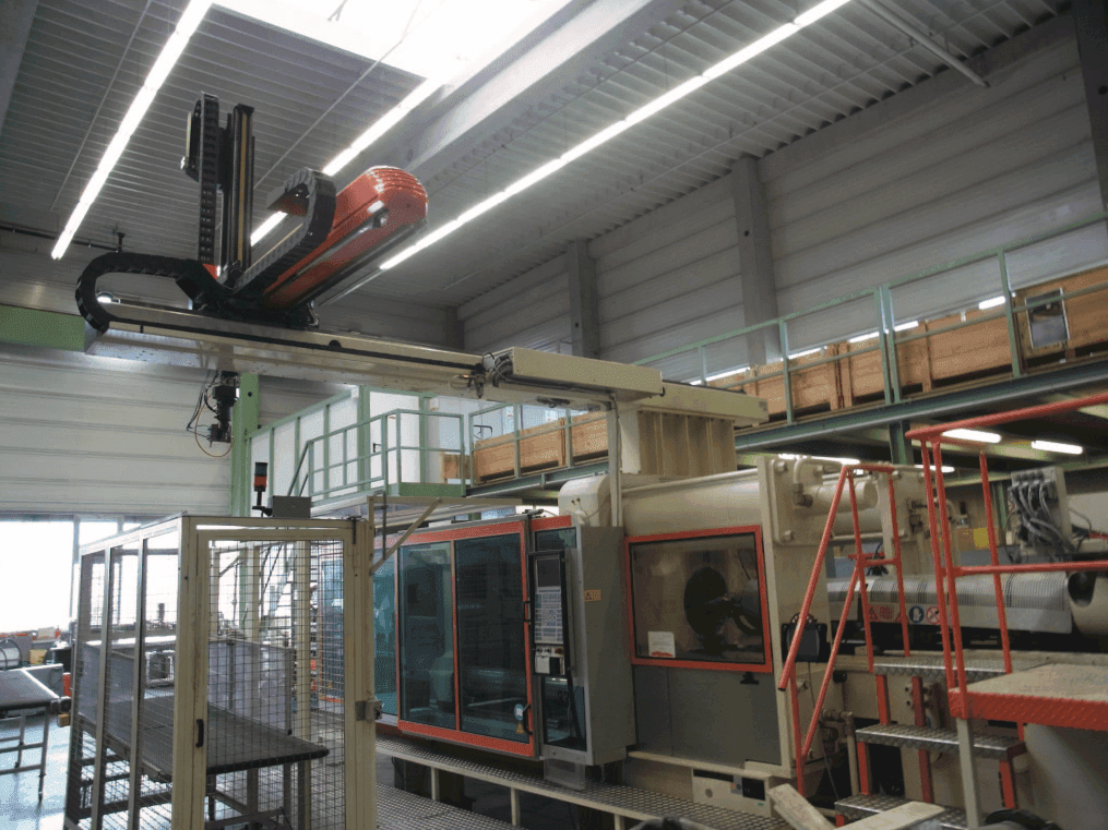 Masina Krauss Maffei 650-6100 CM   eestvaade