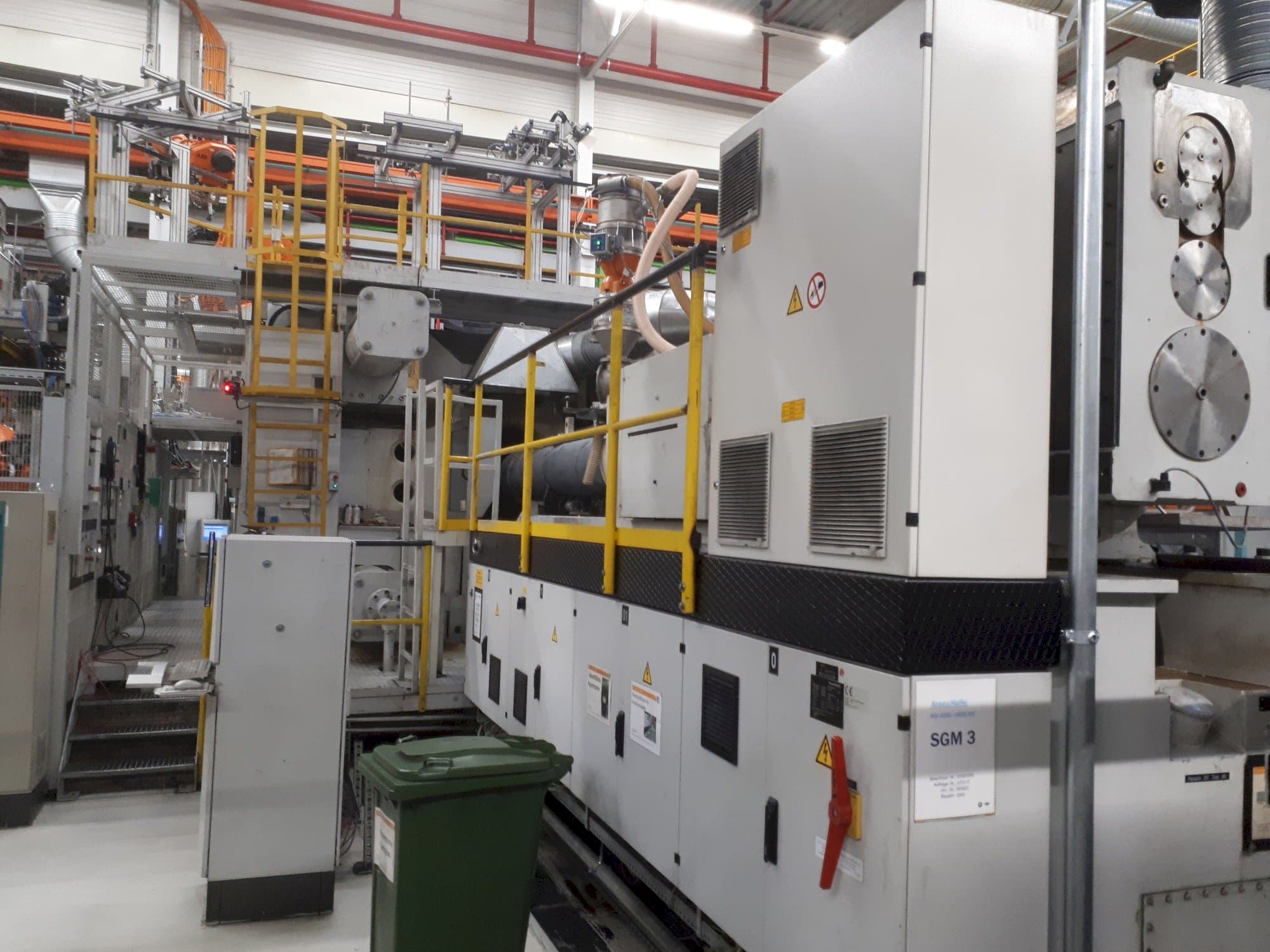 Masina Krauss Maffei 4000-19000 MC   eestvaade