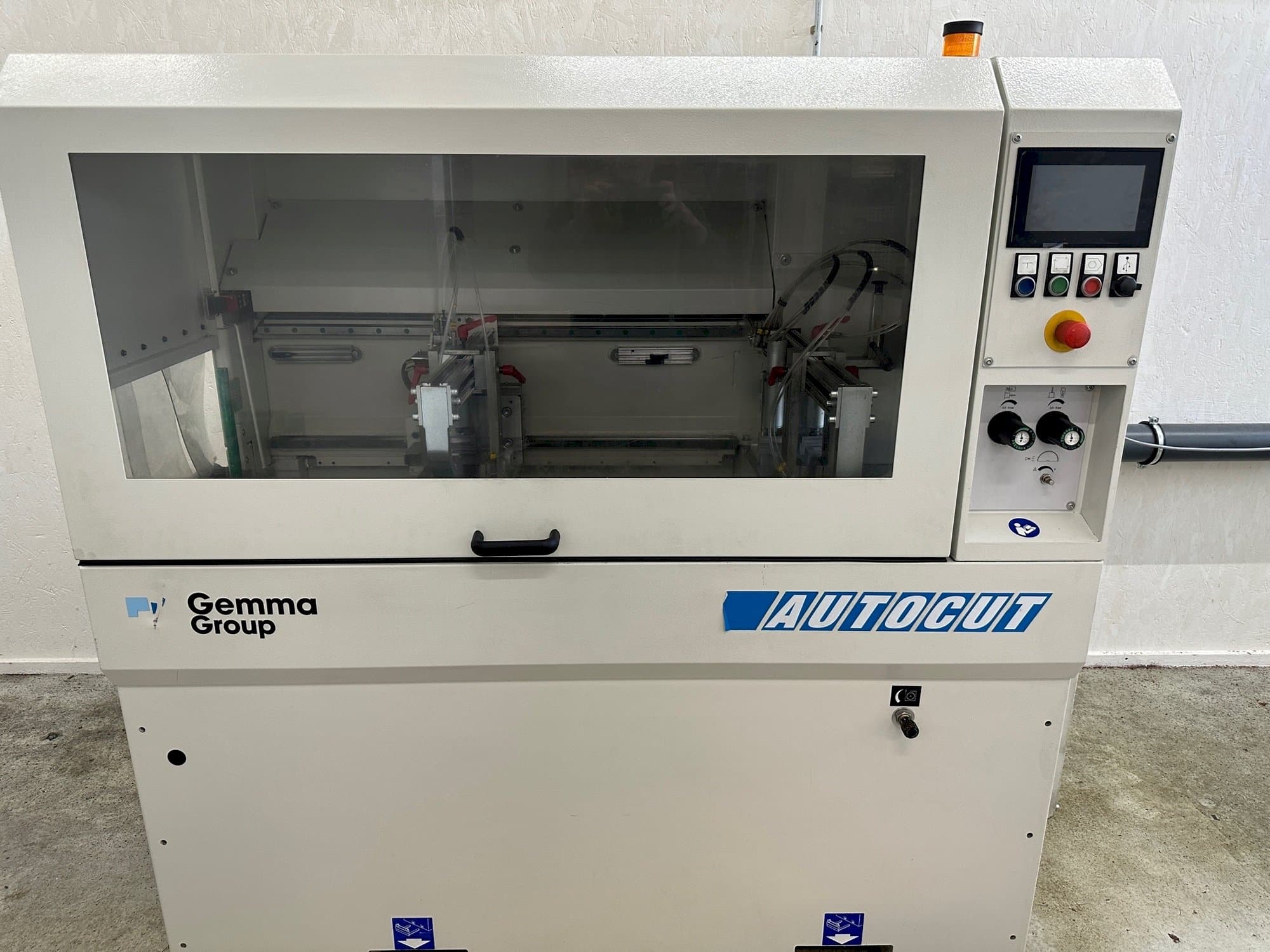 Masina Autocut 550   eestvaade