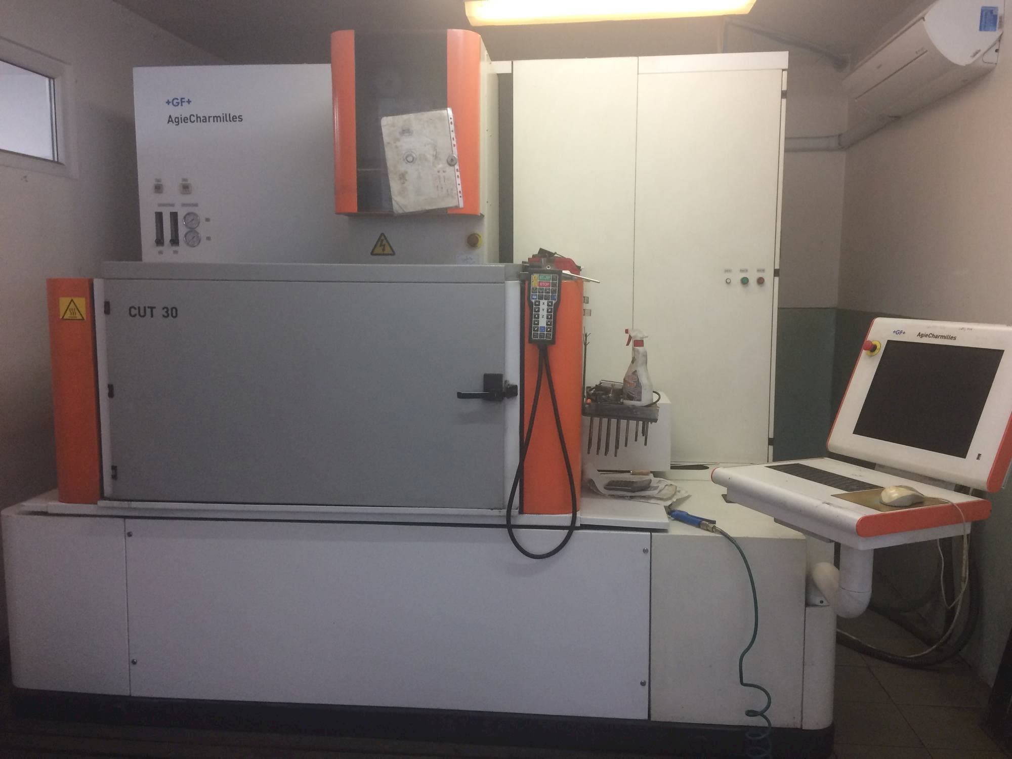 Masina AgieCharmilles CUT 30P   eestvaade