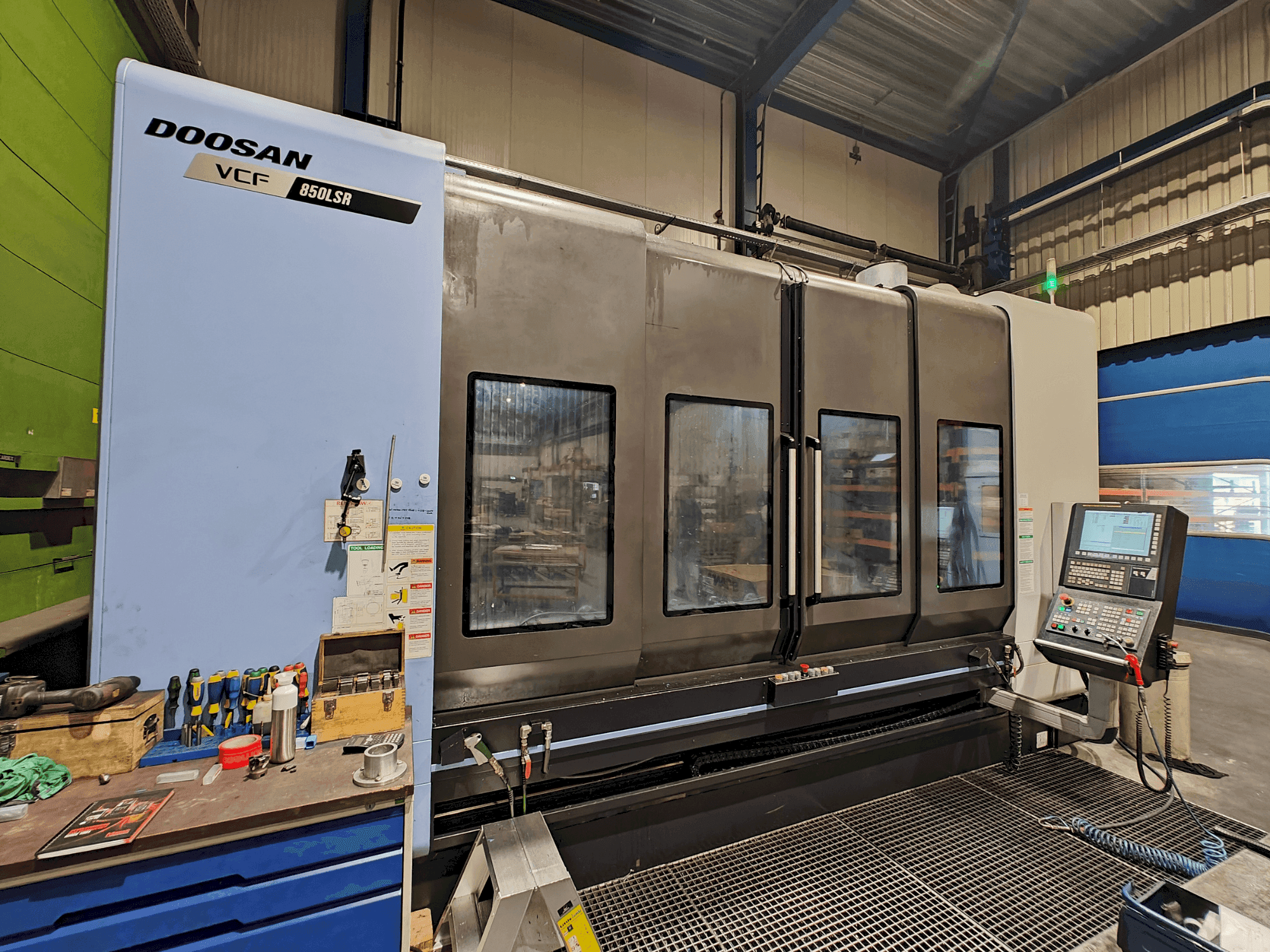 Masina DOOSAN VCF 850 LSR   eestvaade