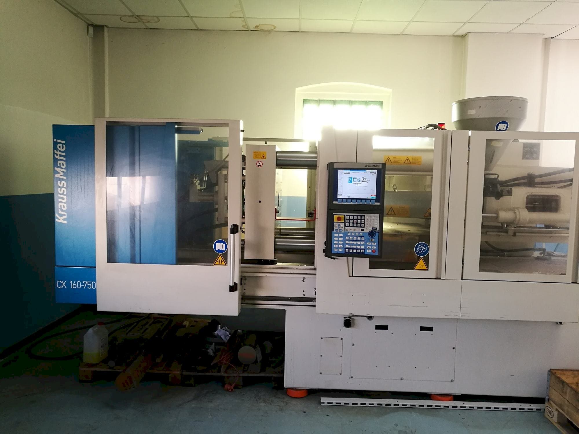 Masina Krauss Maffei KM 160-750 CX   eestvaade