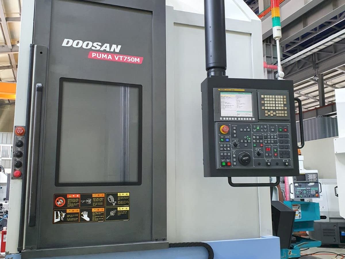 Masina Doosan Puma VT750M eestvaade