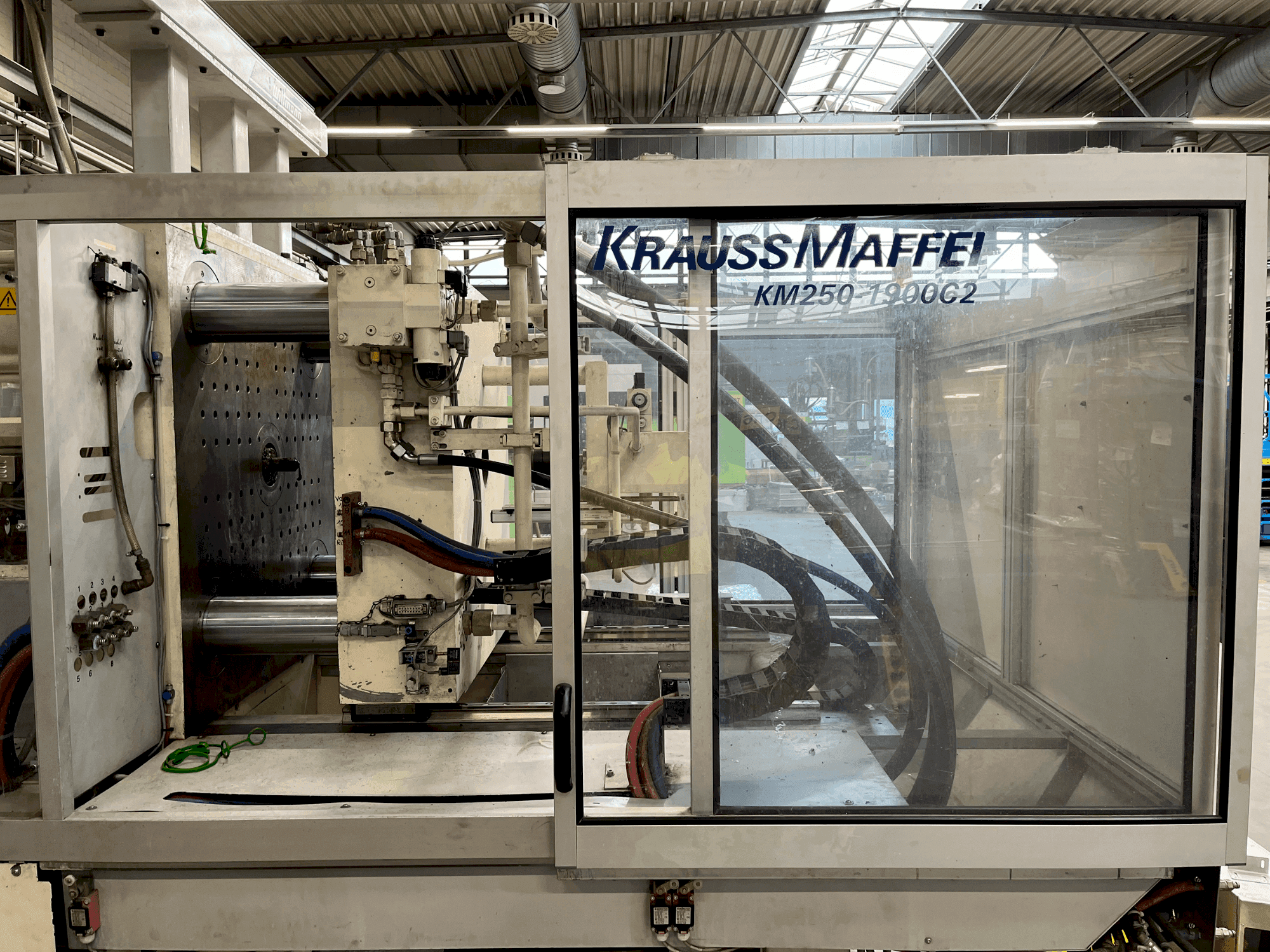 Masina Krauss Maffei 250-1900 C2   eestvaade