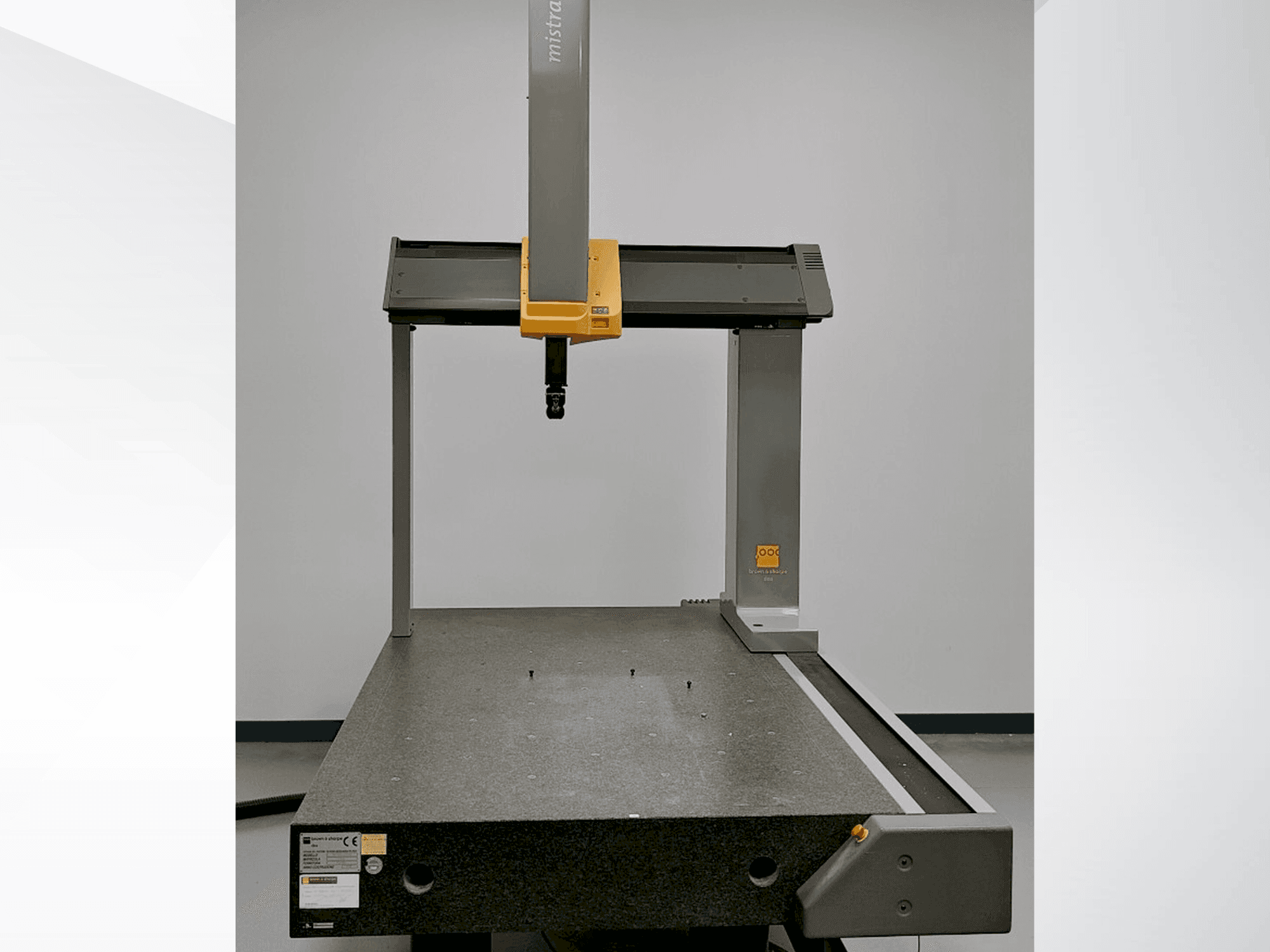 Masina BROWN & SHARPE Mistral   eestvaade