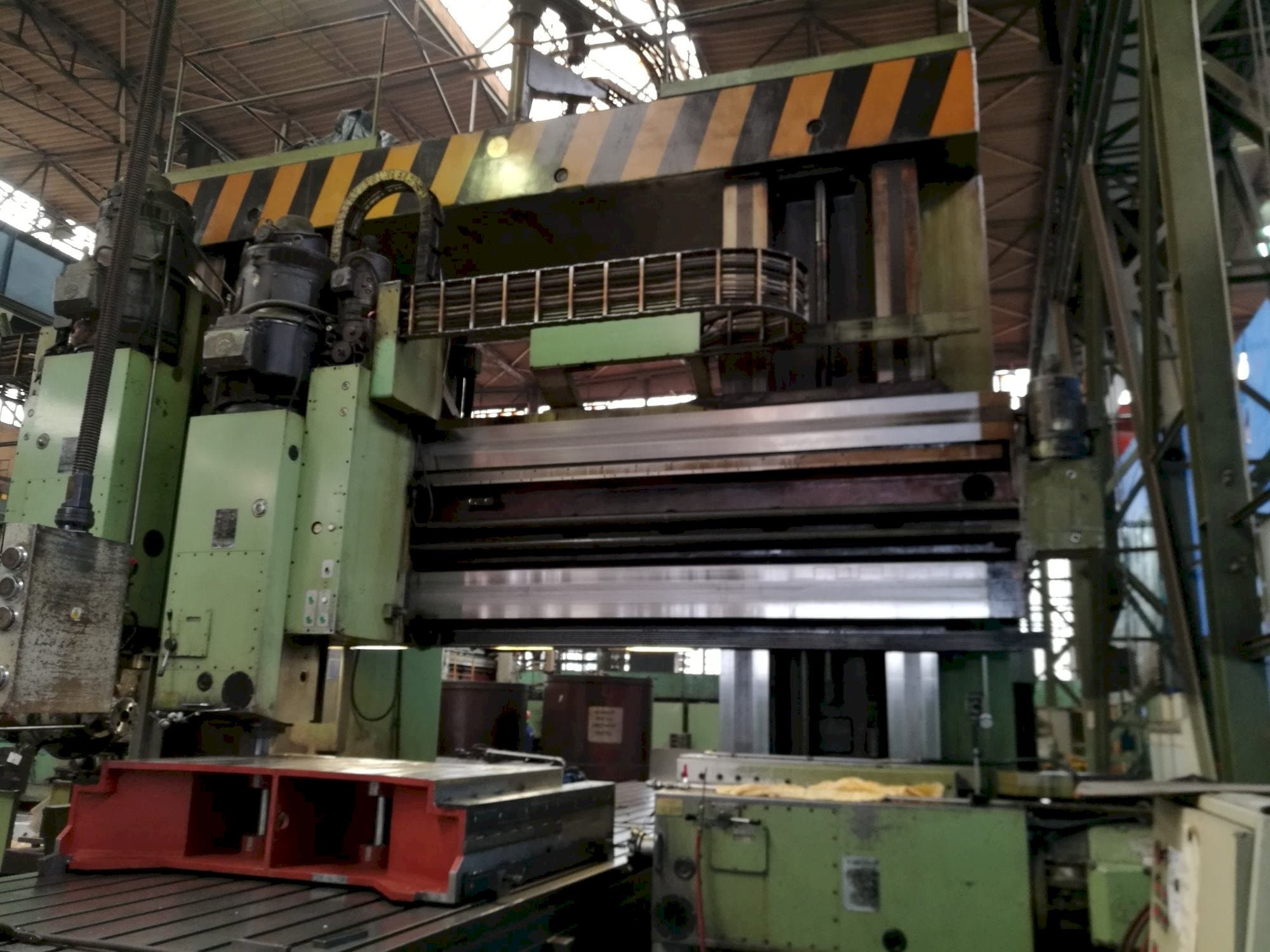 Masina TOS FRV-D 20 x 40   eestvaade