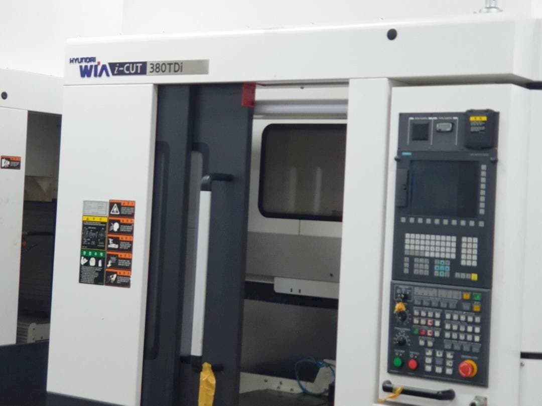 Masina Hyundai Wia i-CUT380TDi   eestvaade